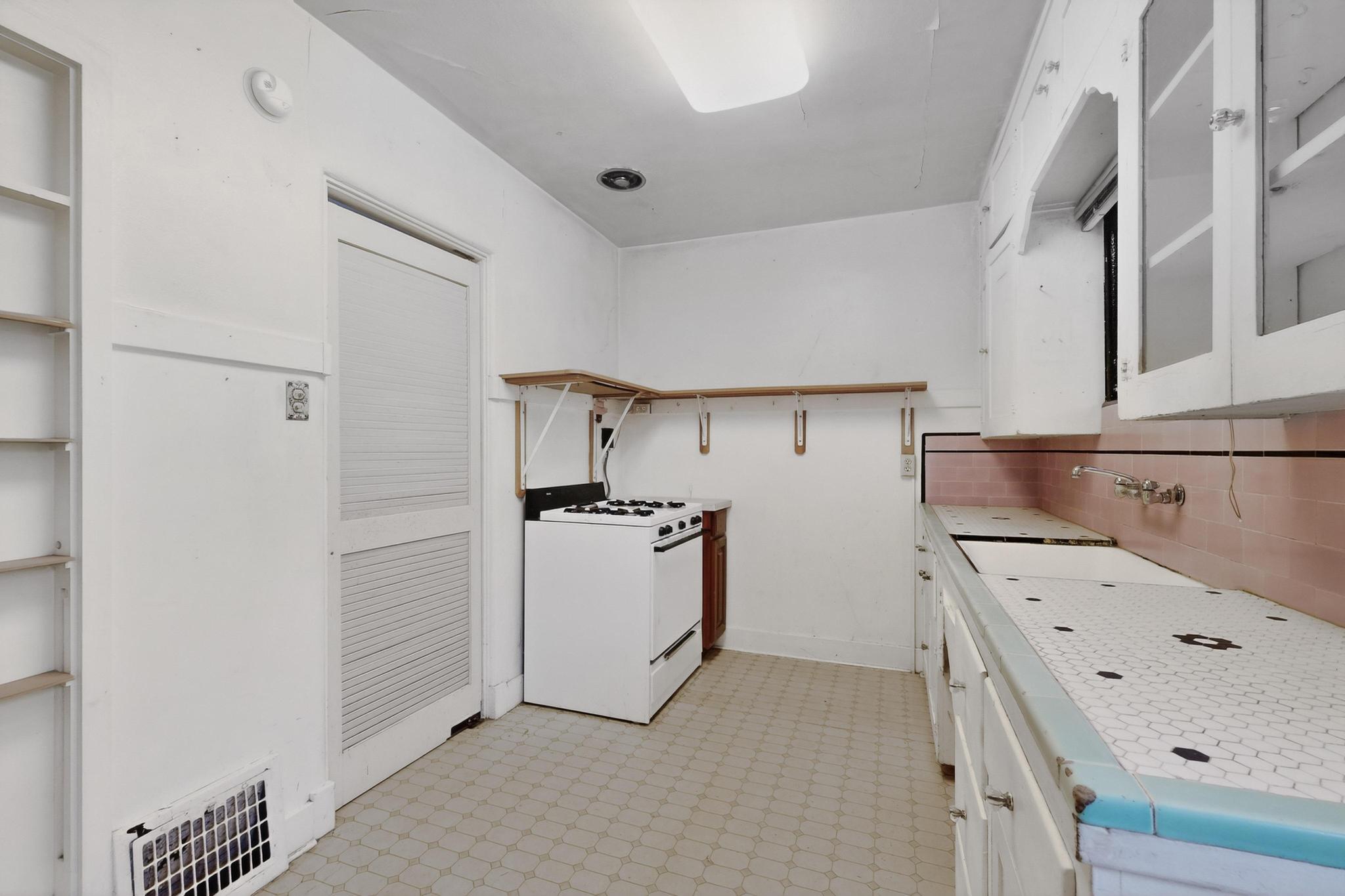 1821 Silver Avenue SE