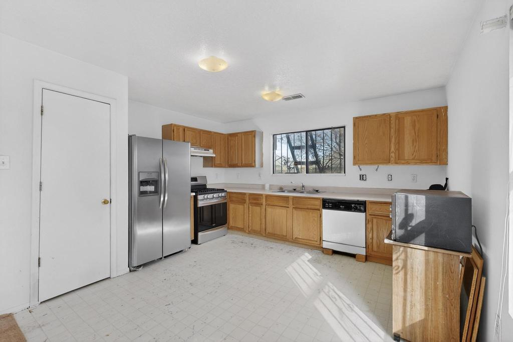 615 Parnelli Drive SW
