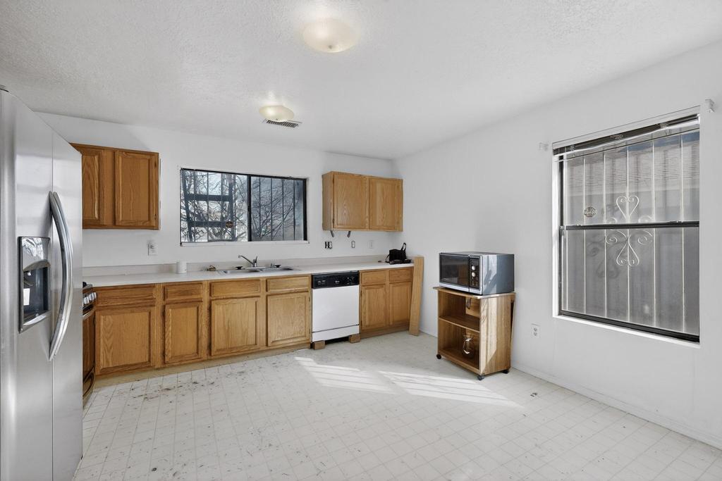615 Parnelli Drive SW