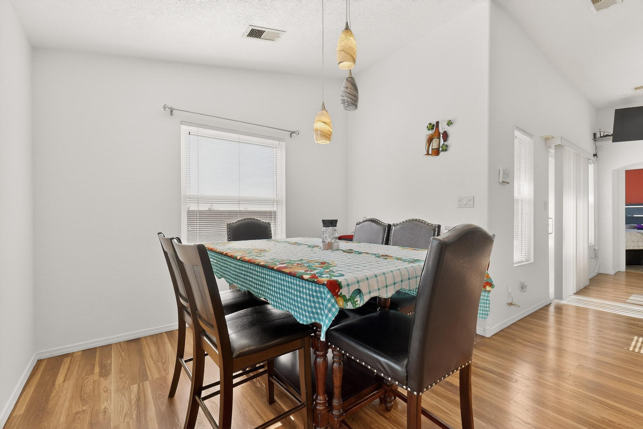 103 Oakwood Court SW