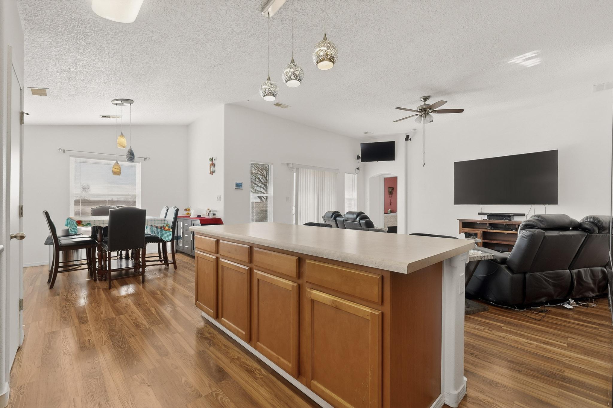 103 Oakwood Court SW