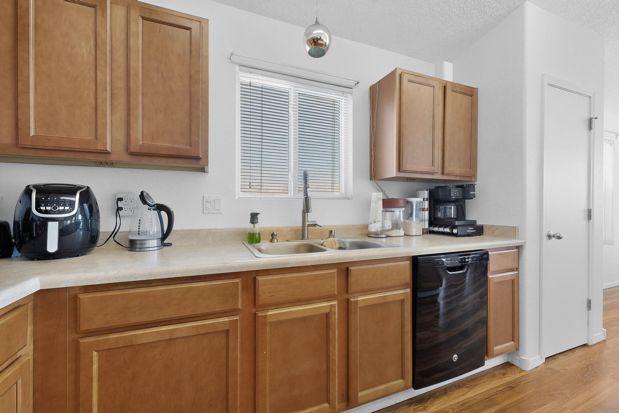 103 Oakwood Court SW