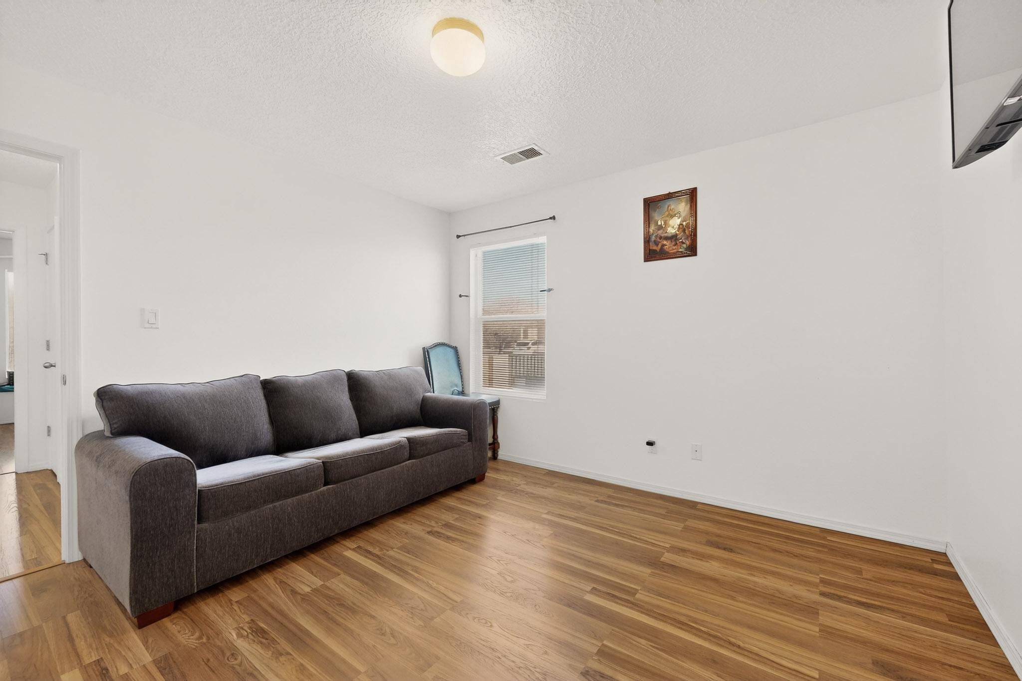 103 Oakwood Court SW