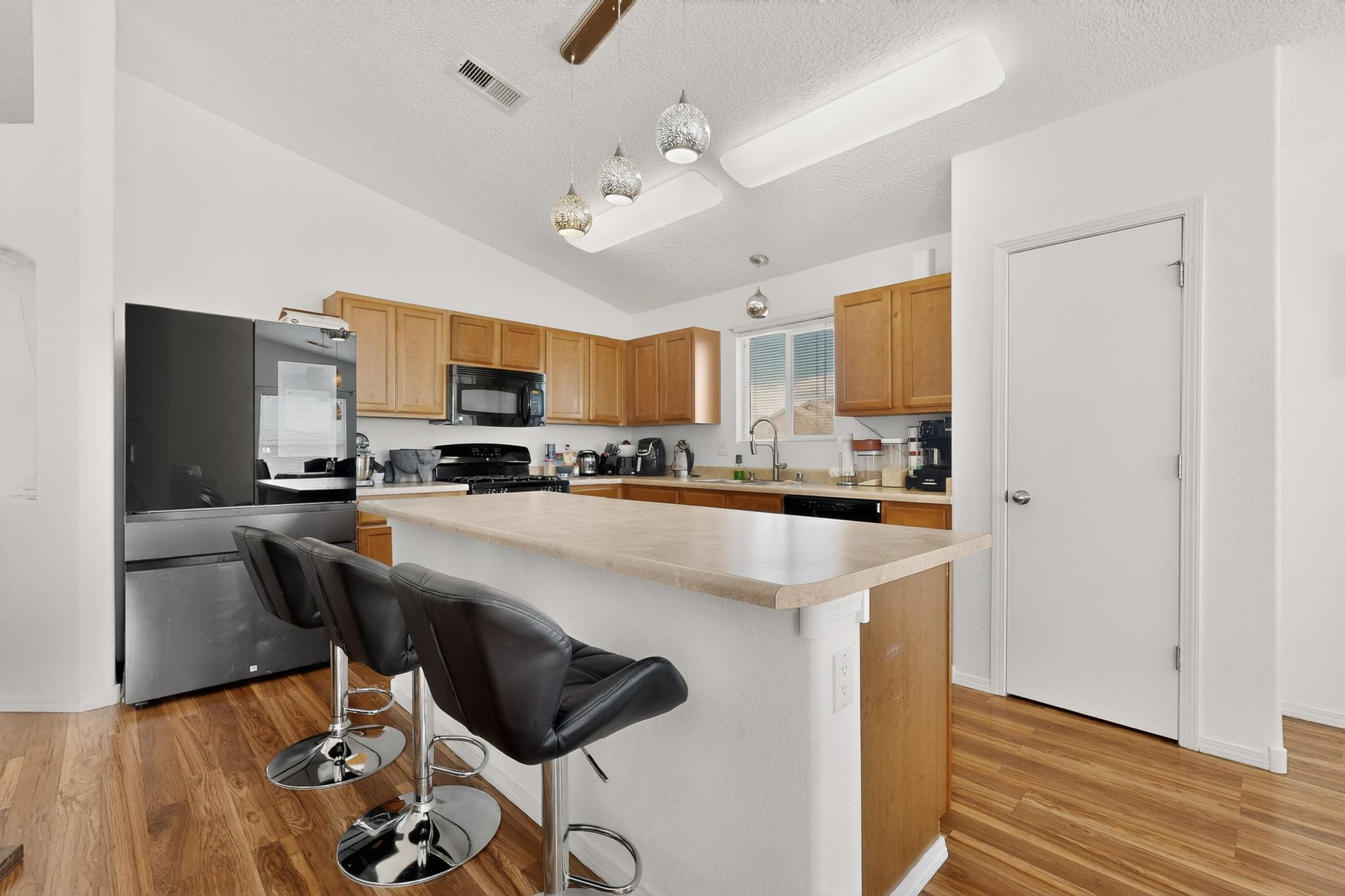 103 Oakwood Court SW