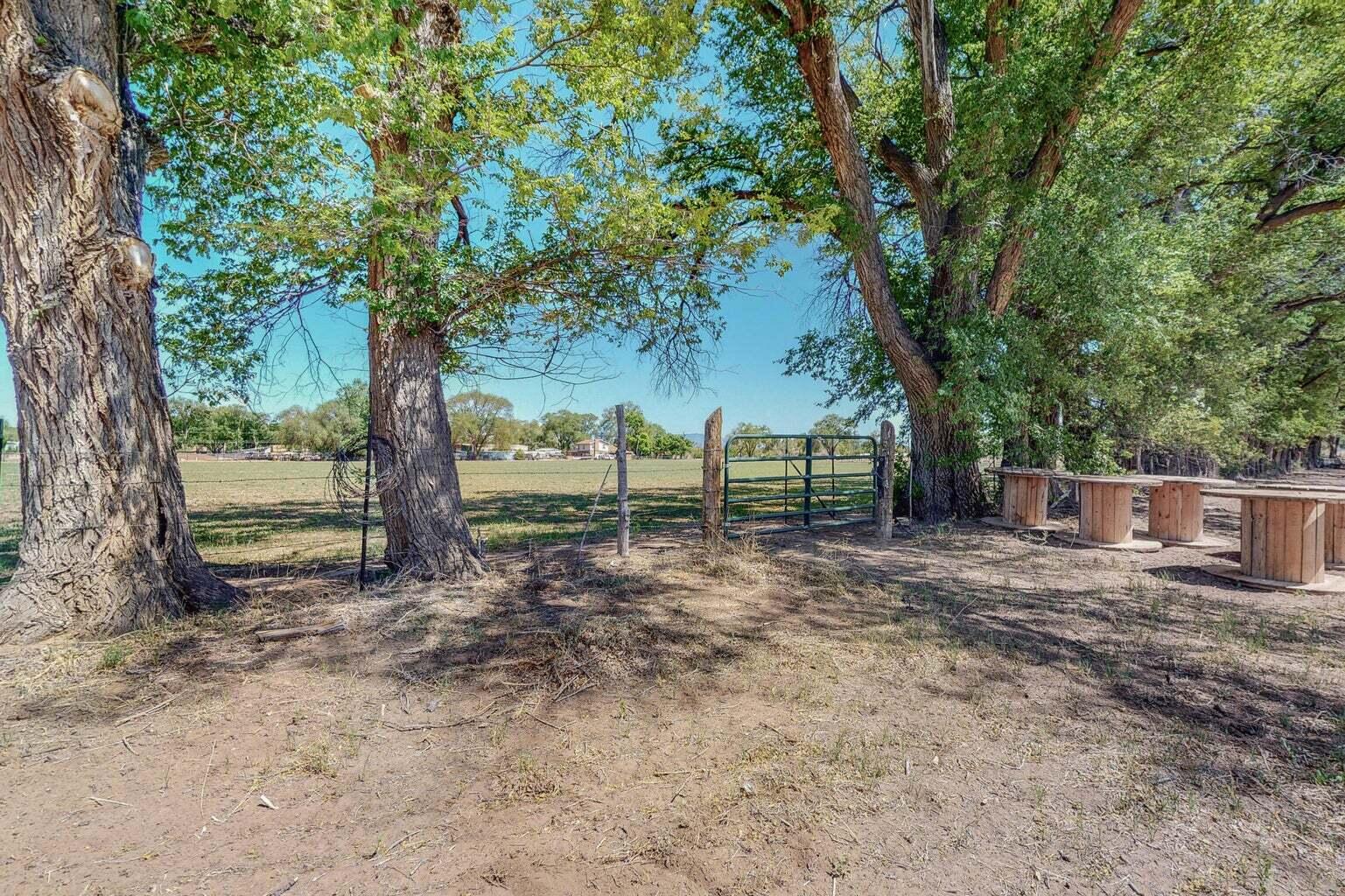 2216 Pajarito Road SW