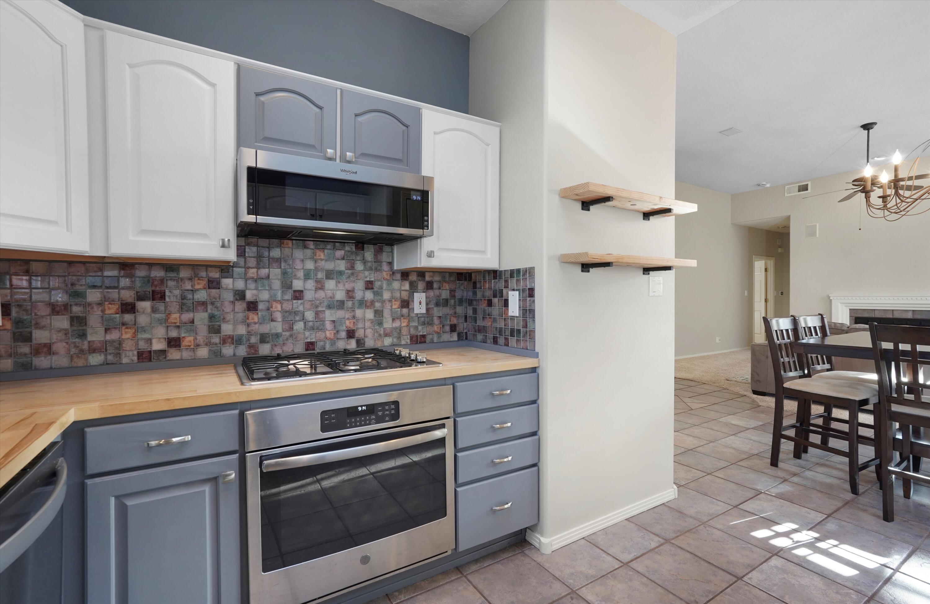 5704 Vulcan Vista Drive NE