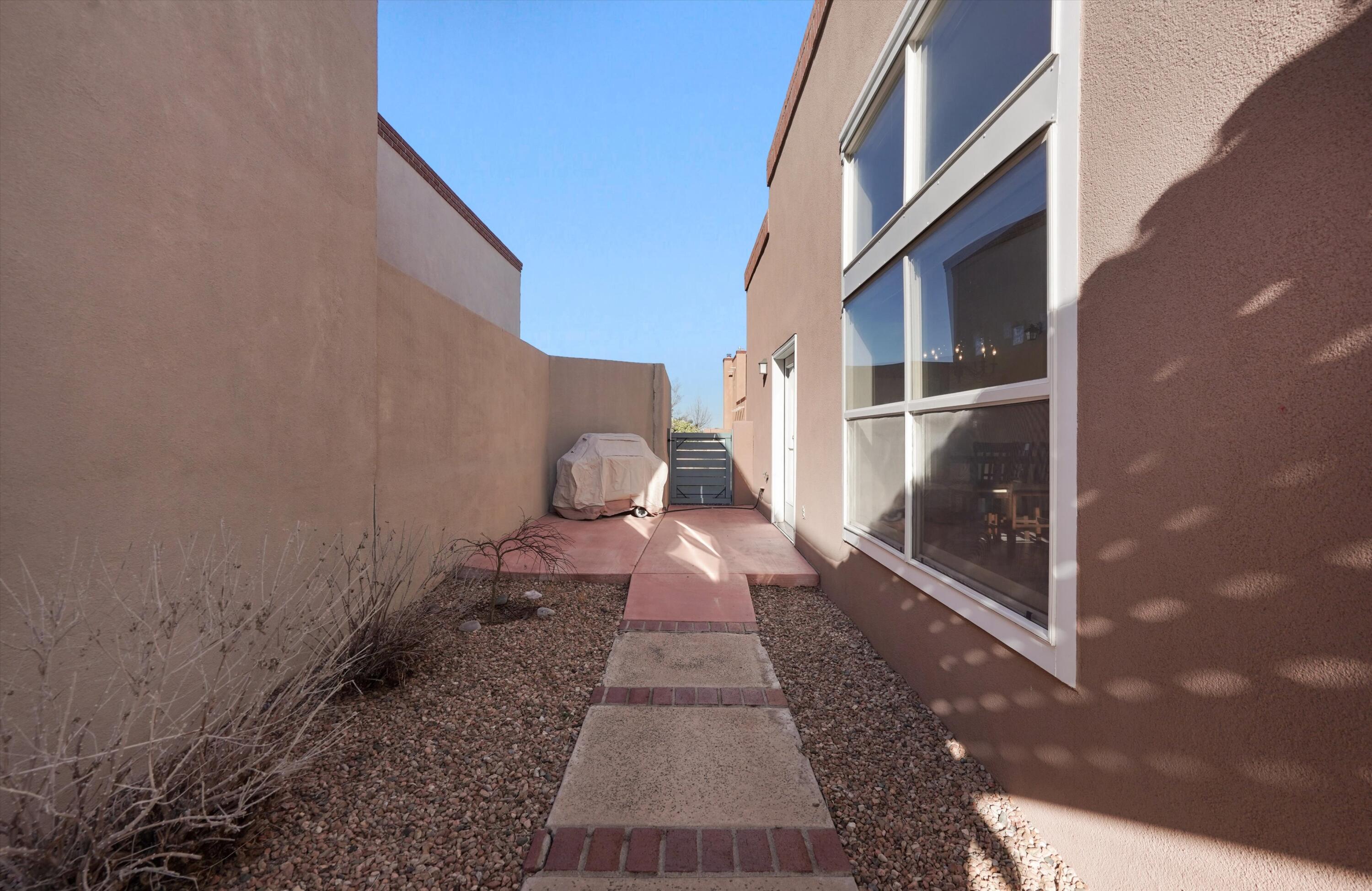 5704 Vulcan Vista Drive NE