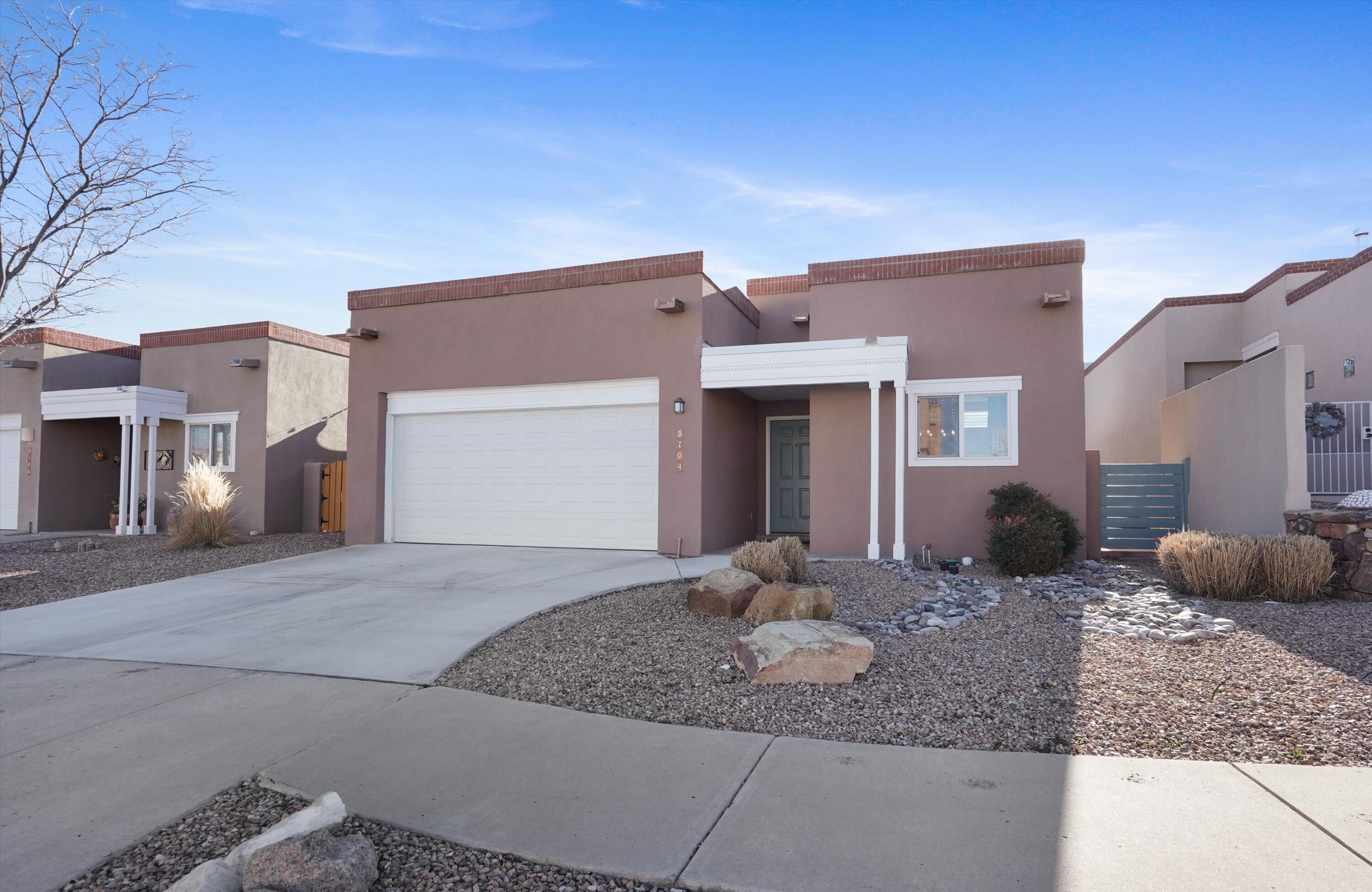 5704 Vulcan Vista Drive NE