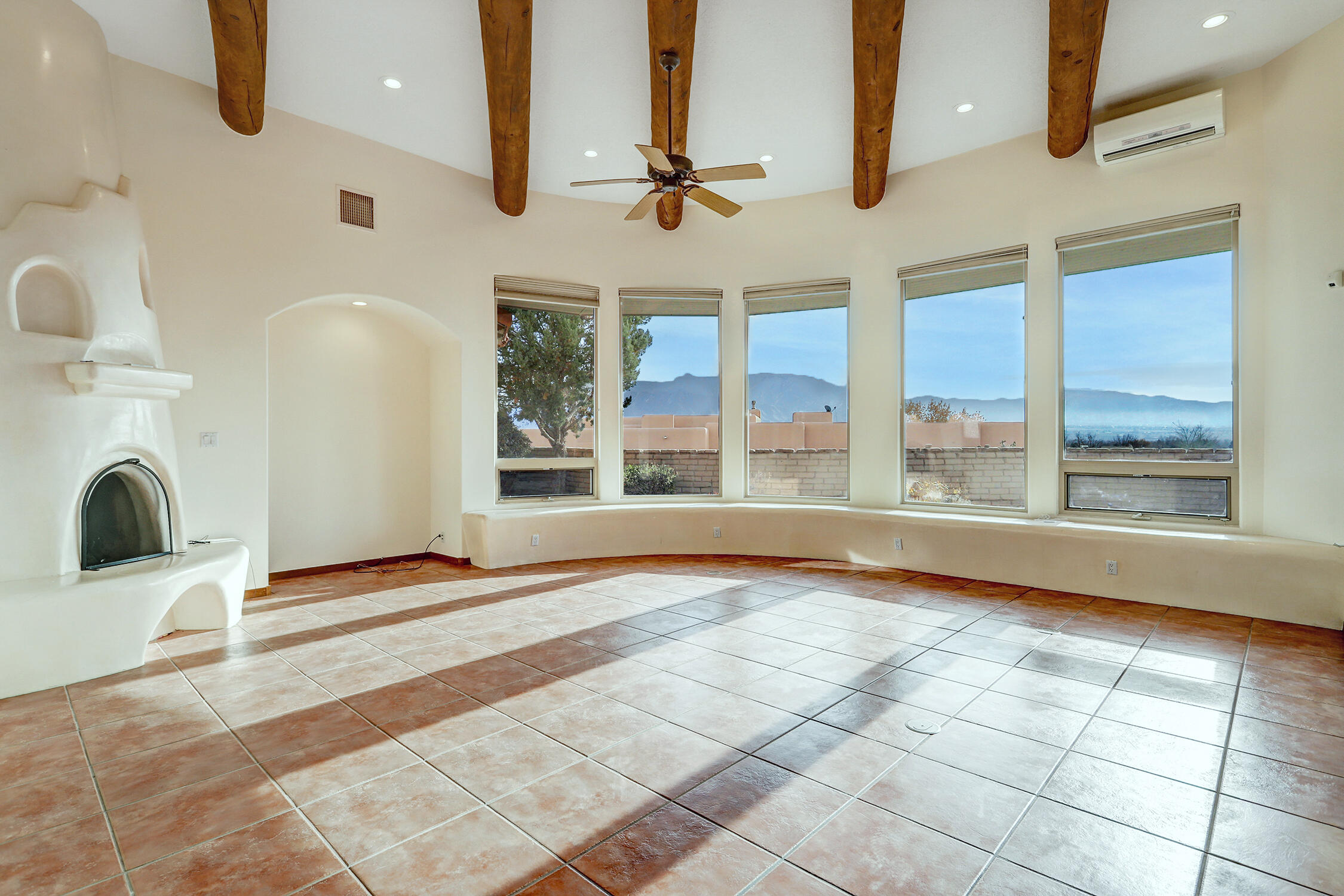 179 Tierra Encantada