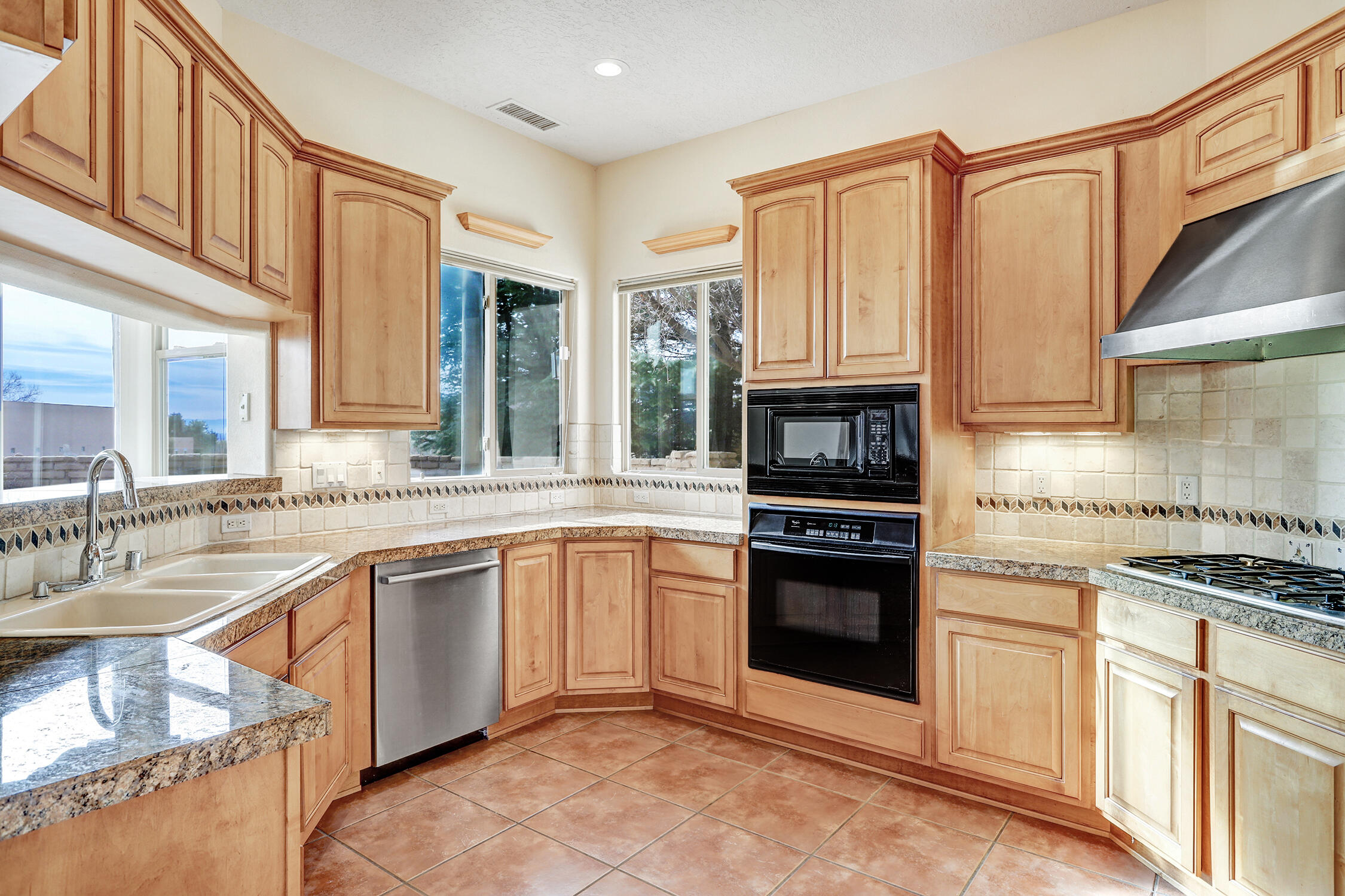 179 Tierra Encantada