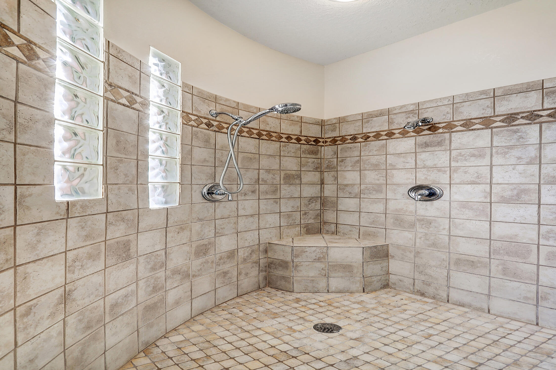 179 Tierra Encantada