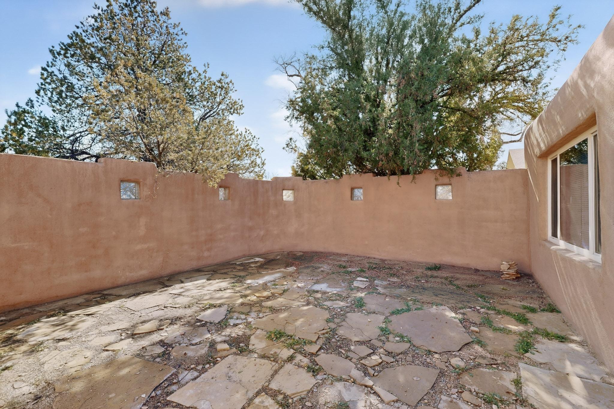 1133 Girard Boulevard NE