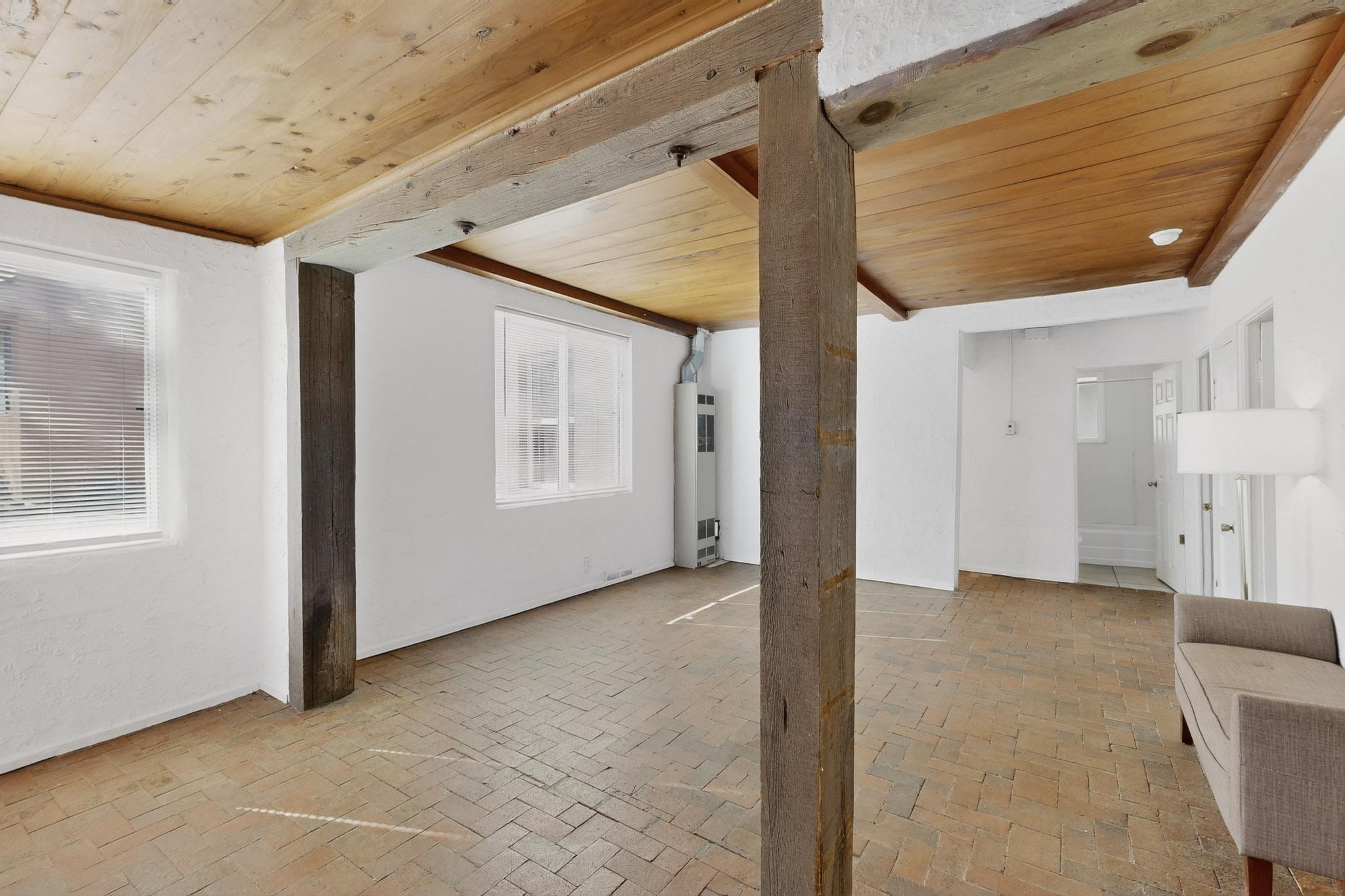 1133 Girard Boulevard NE