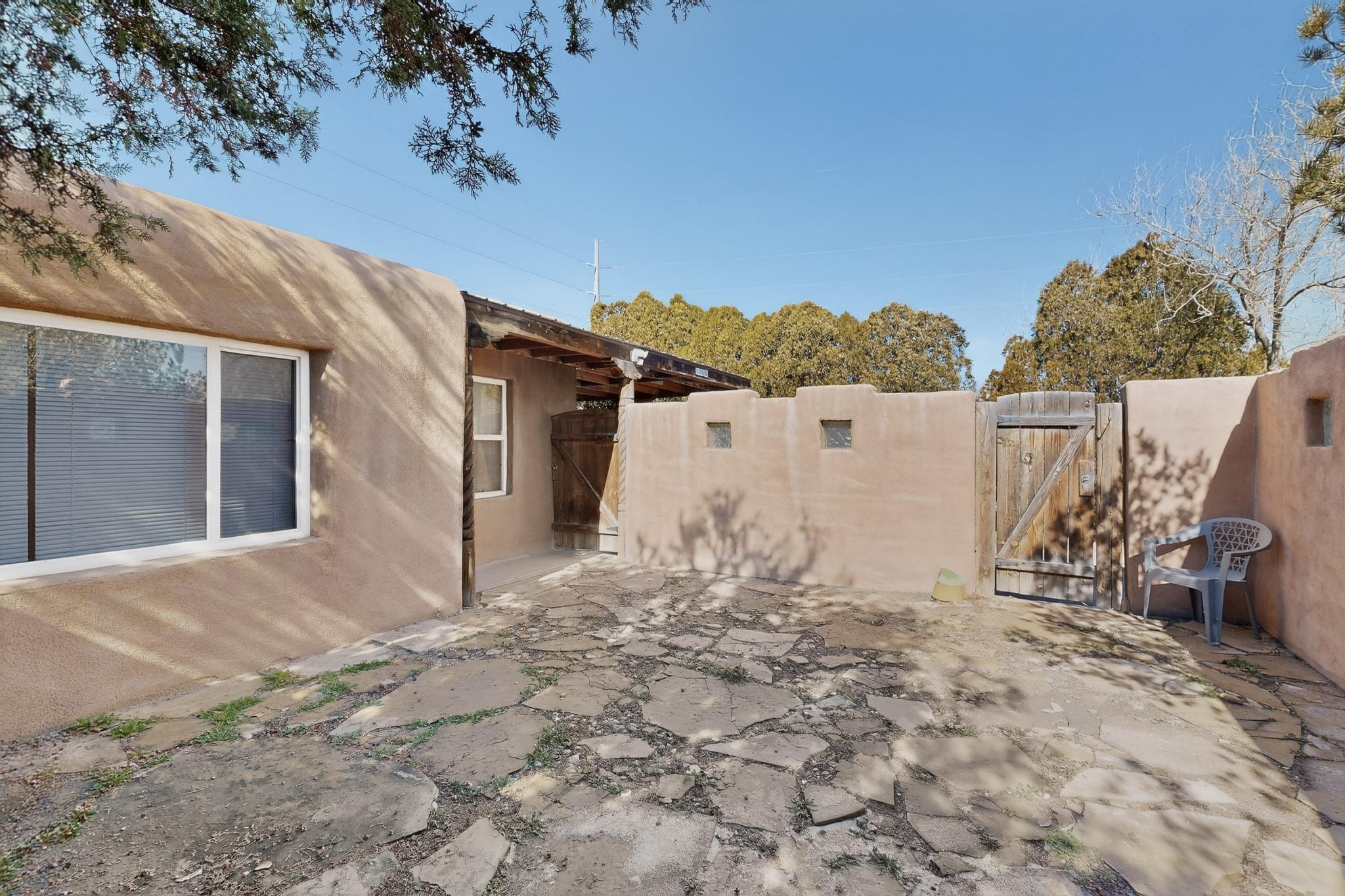 1133 Girard Boulevard NE