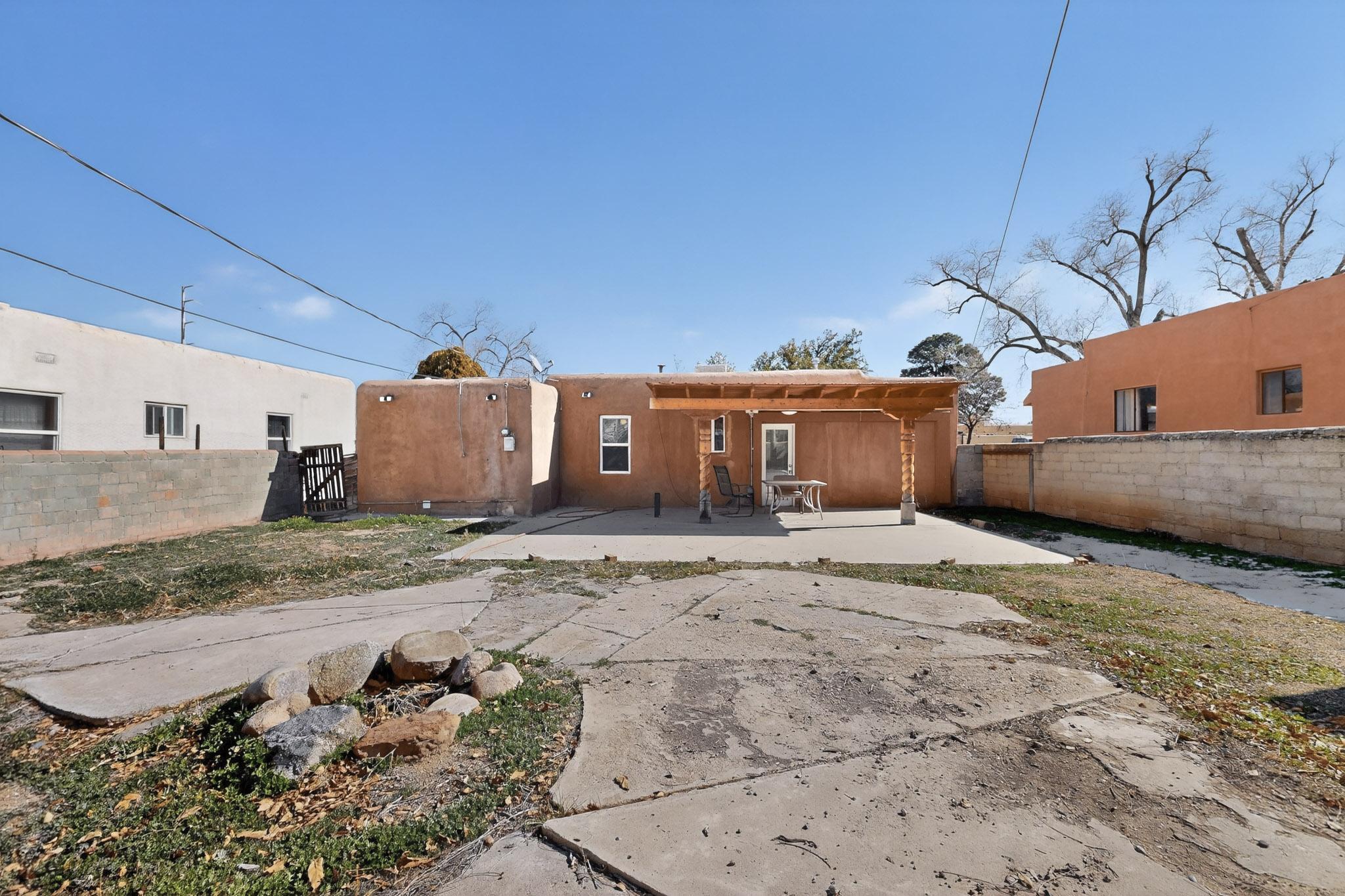 1133 Girard Boulevard NE