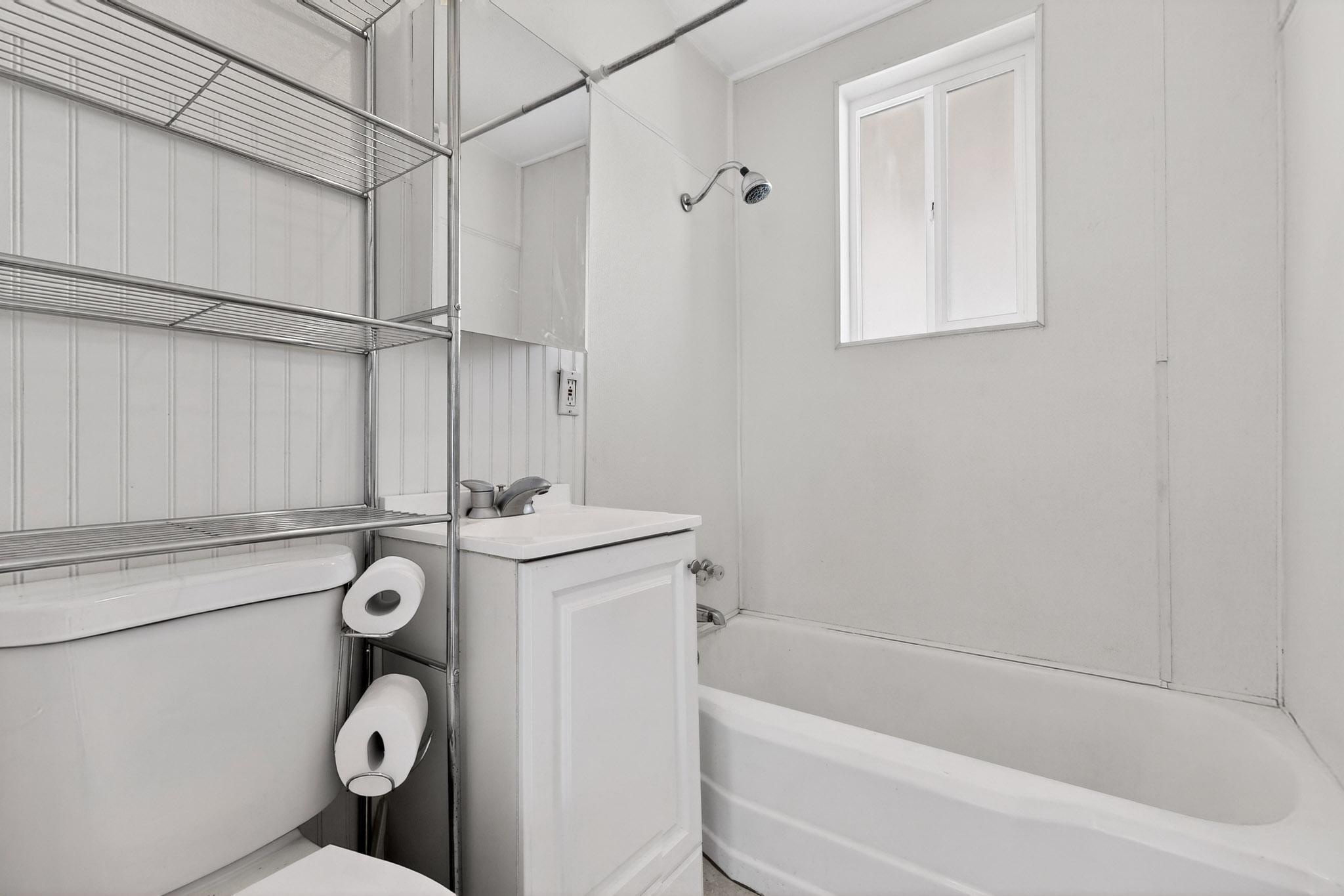 1133 Girard Boulevard NE