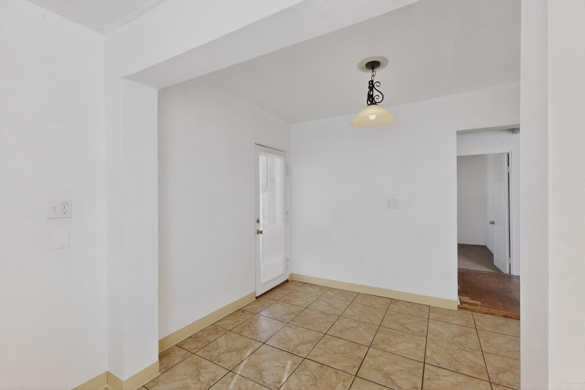 1133 Girard Boulevard NE