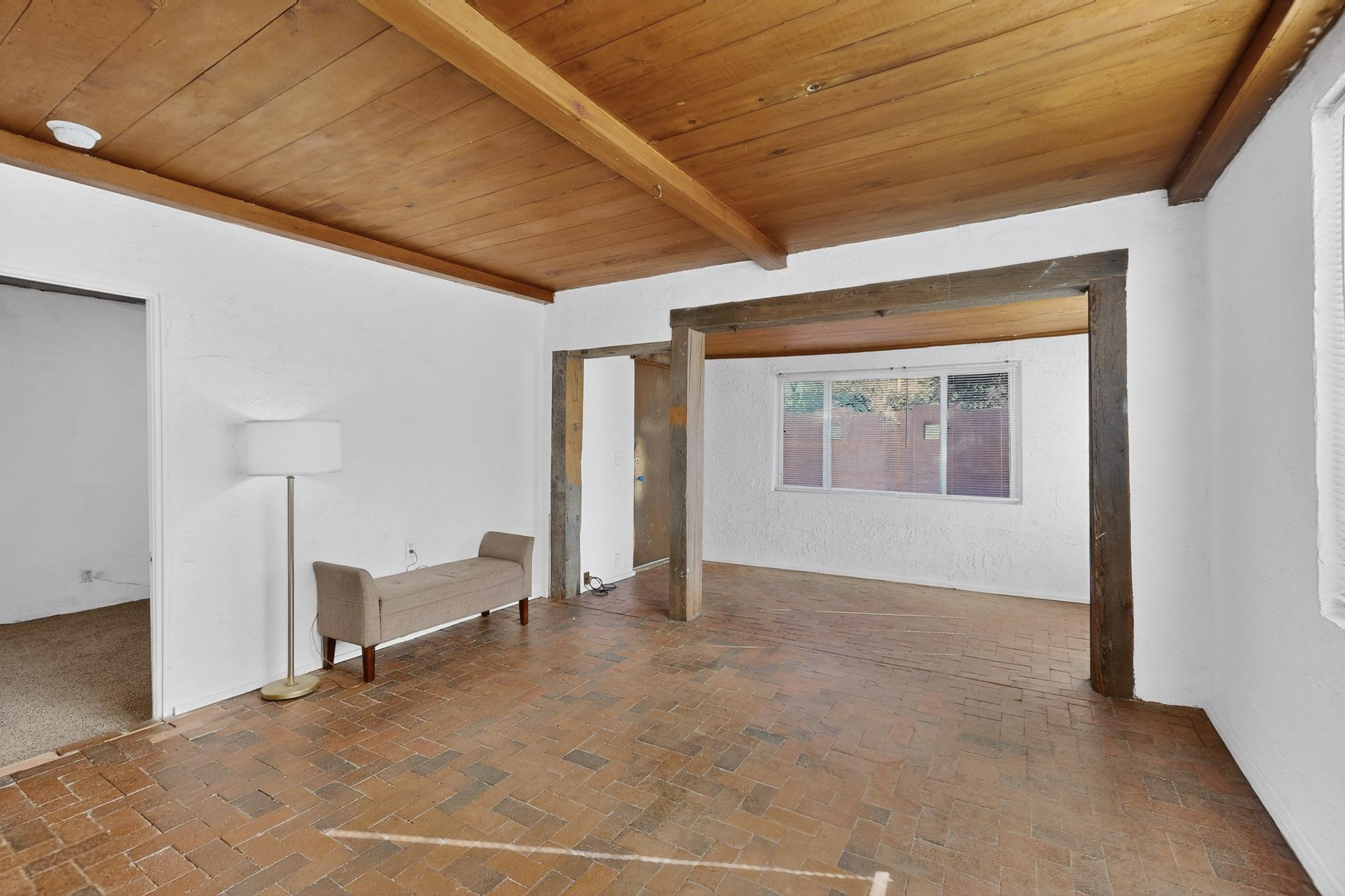 1133 Girard Boulevard NE