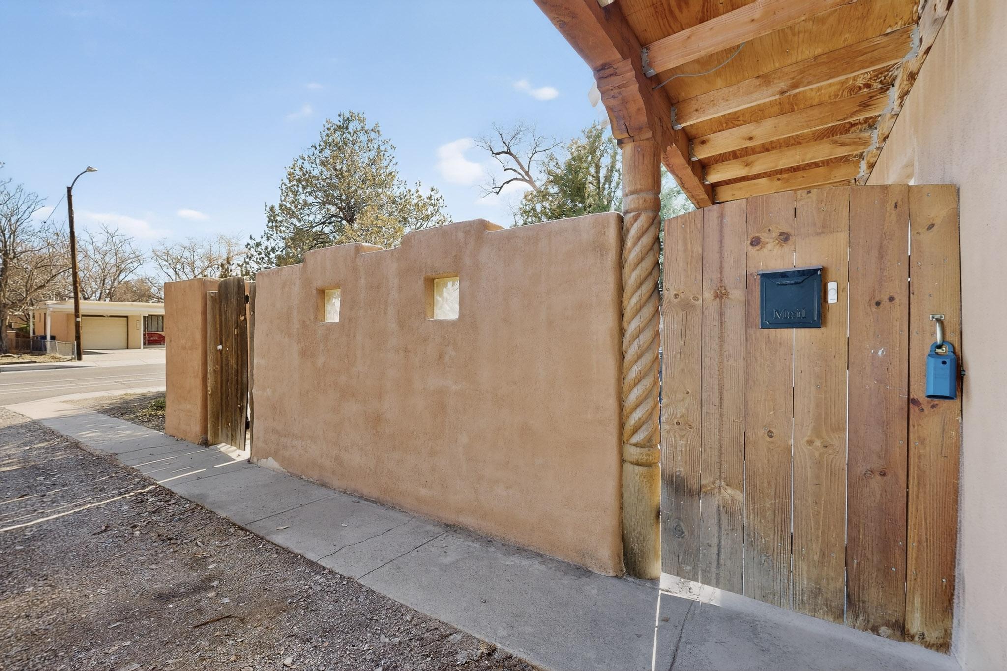 1133 Girard Boulevard NE