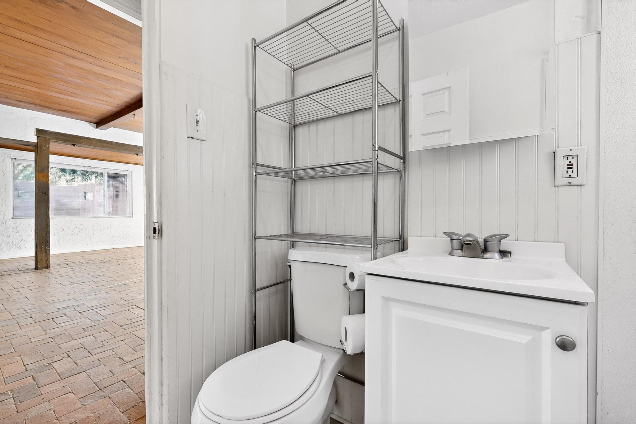 1133 Girard Boulevard NE