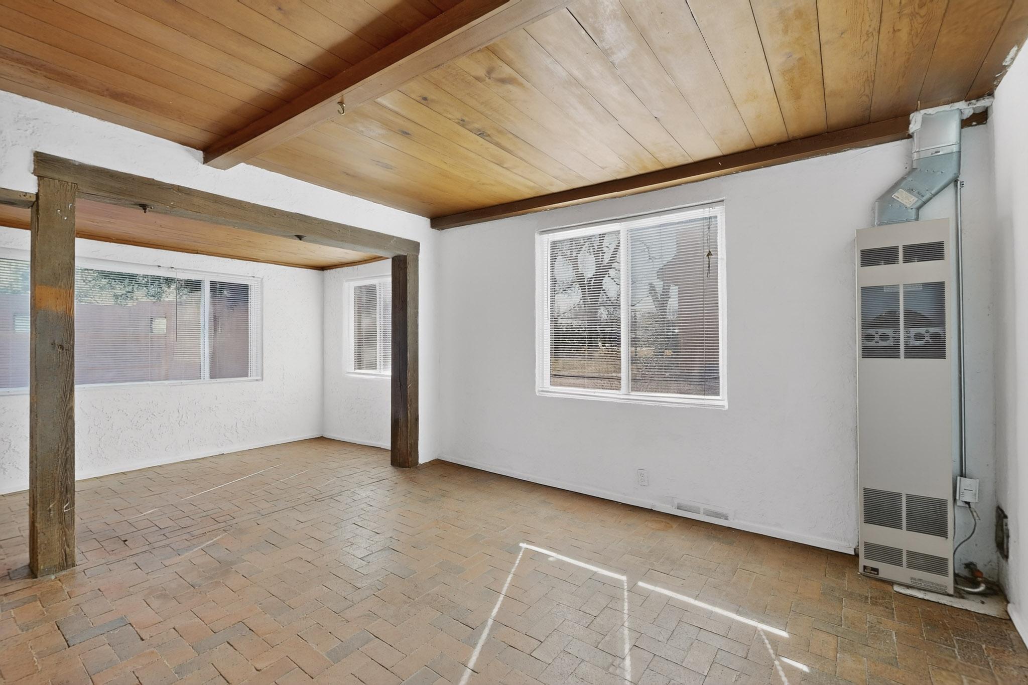 1133 Girard Boulevard NE