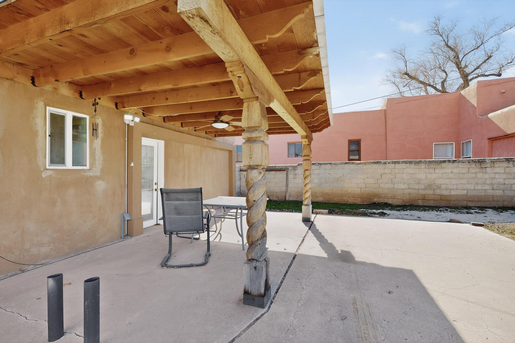 1133 Girard Boulevard NE