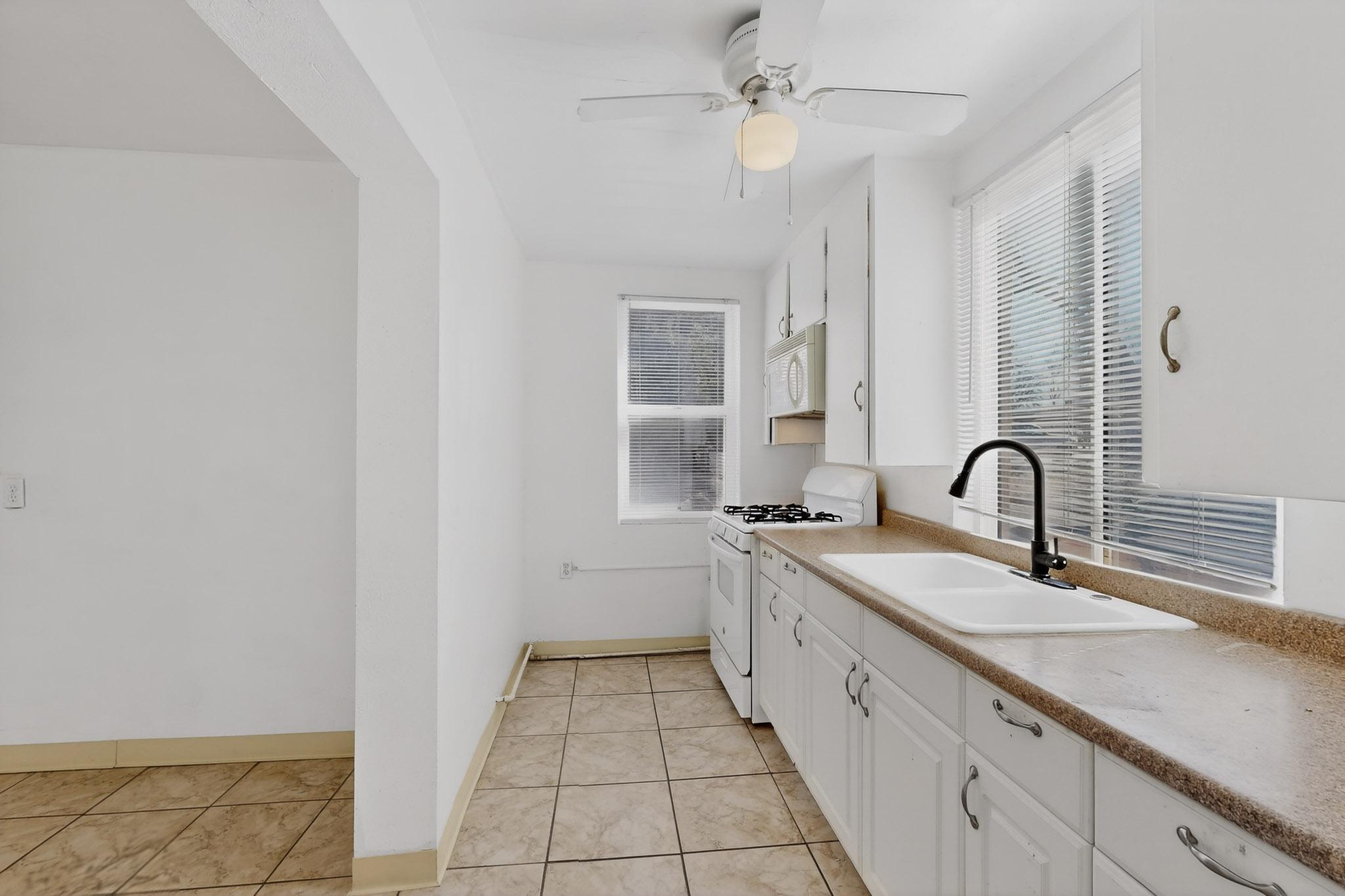 1133 Girard Boulevard NE