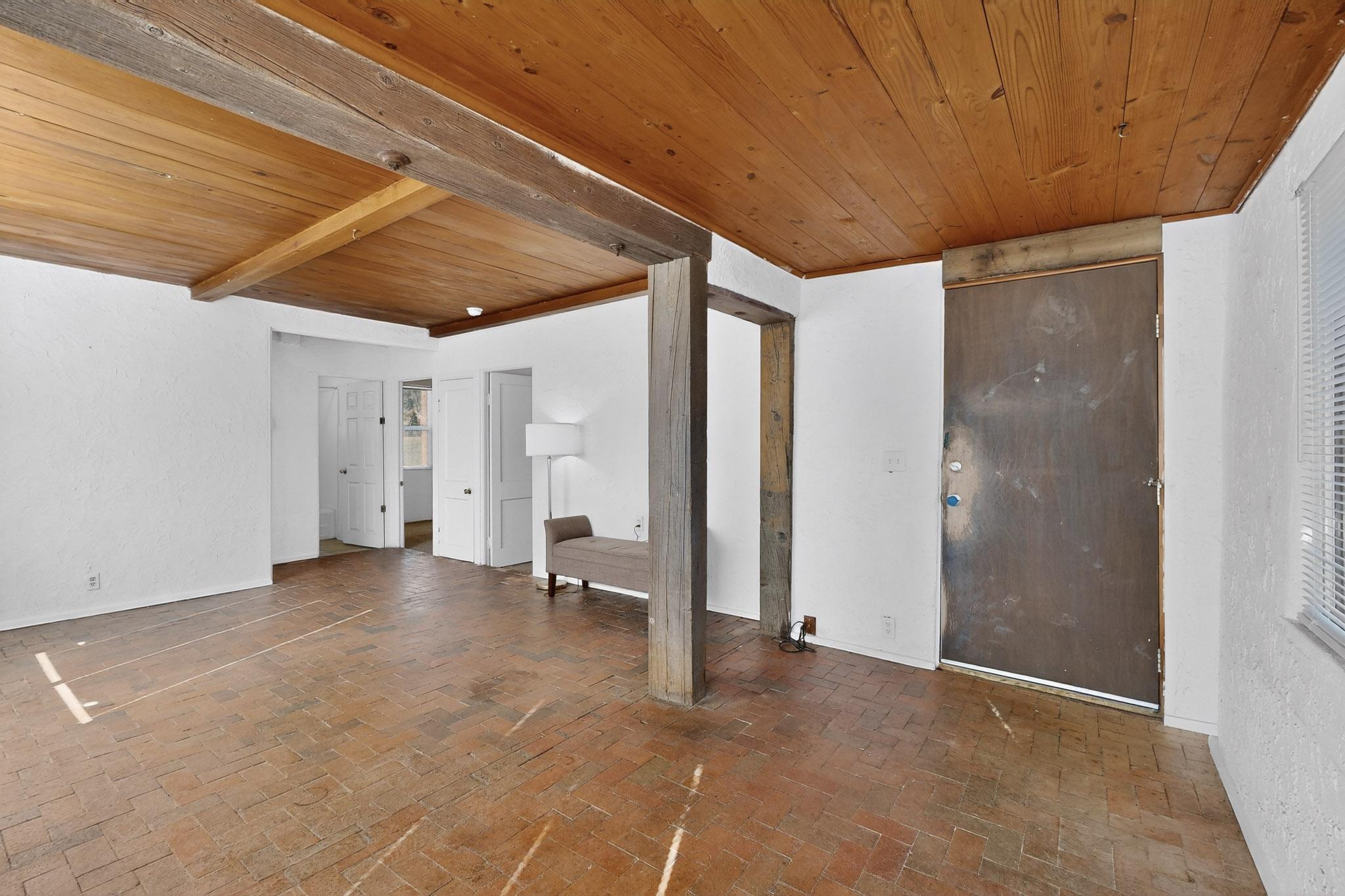 1133 Girard Boulevard NE