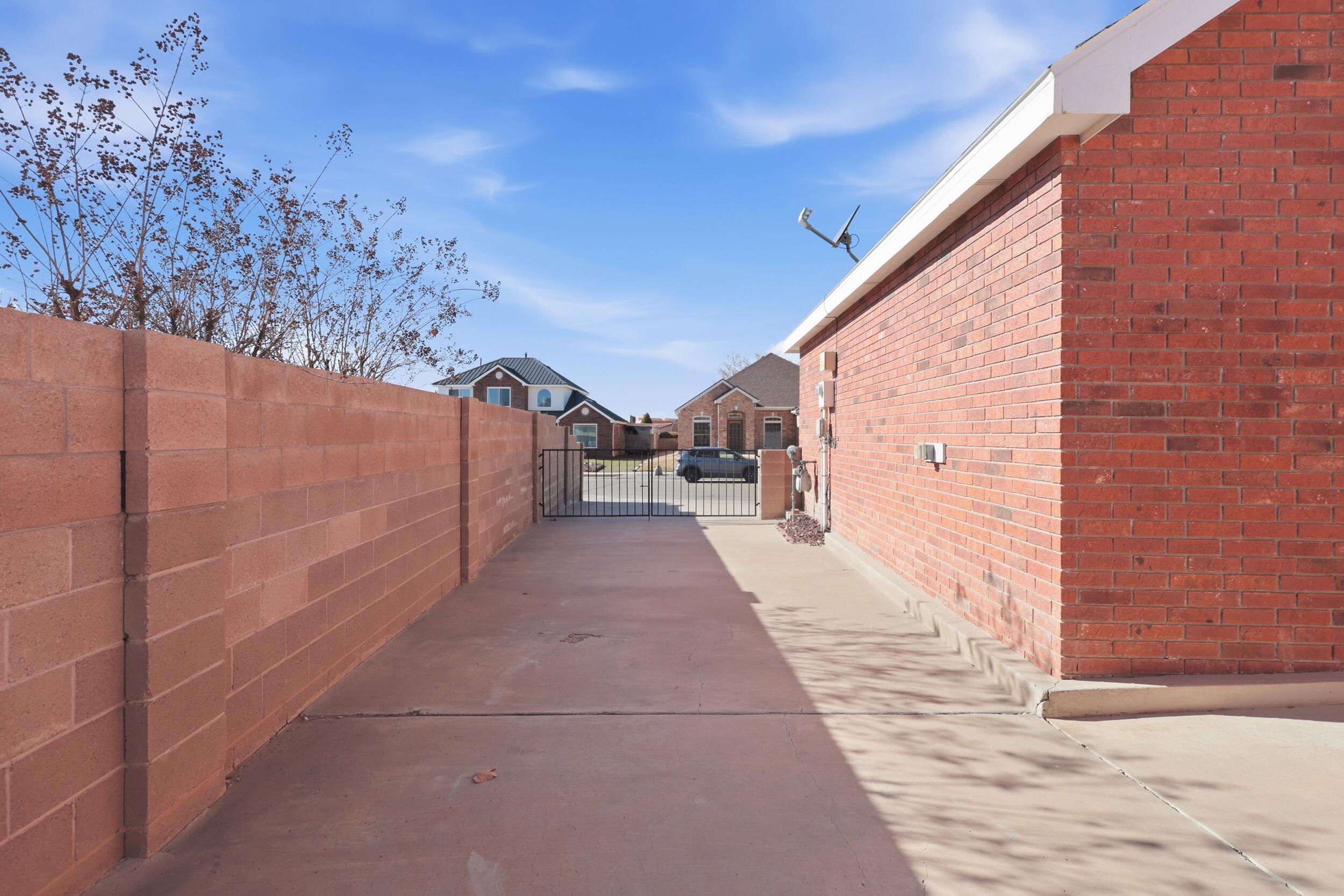 1616 Cerro Crestado Drive NW