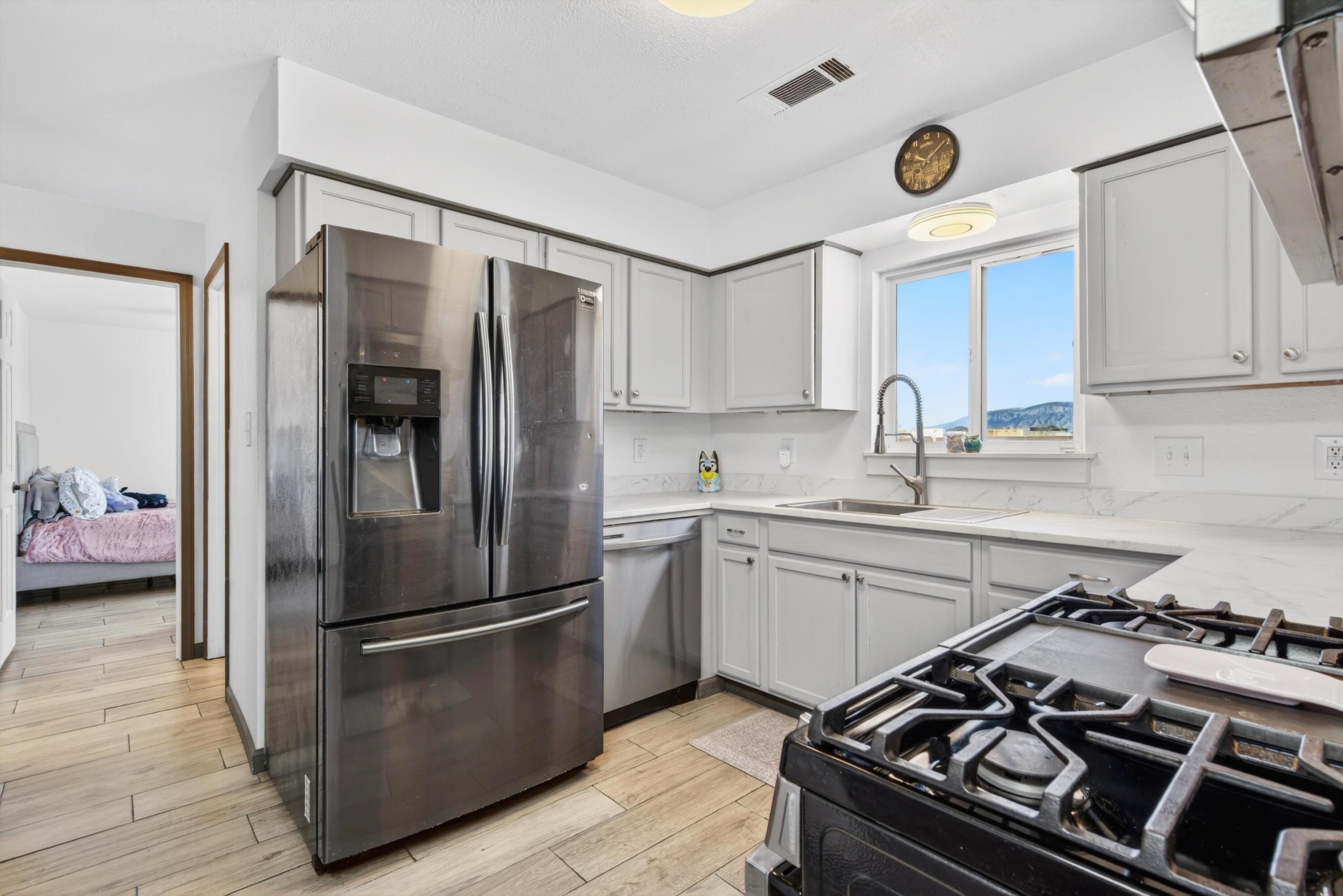 670 Polaris Boulevard SE