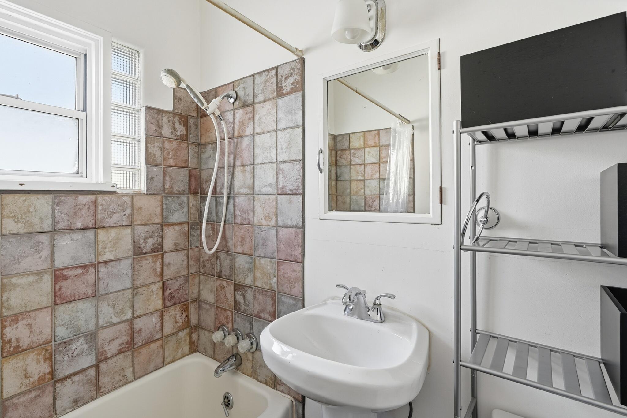 408 Amherst Drive SE