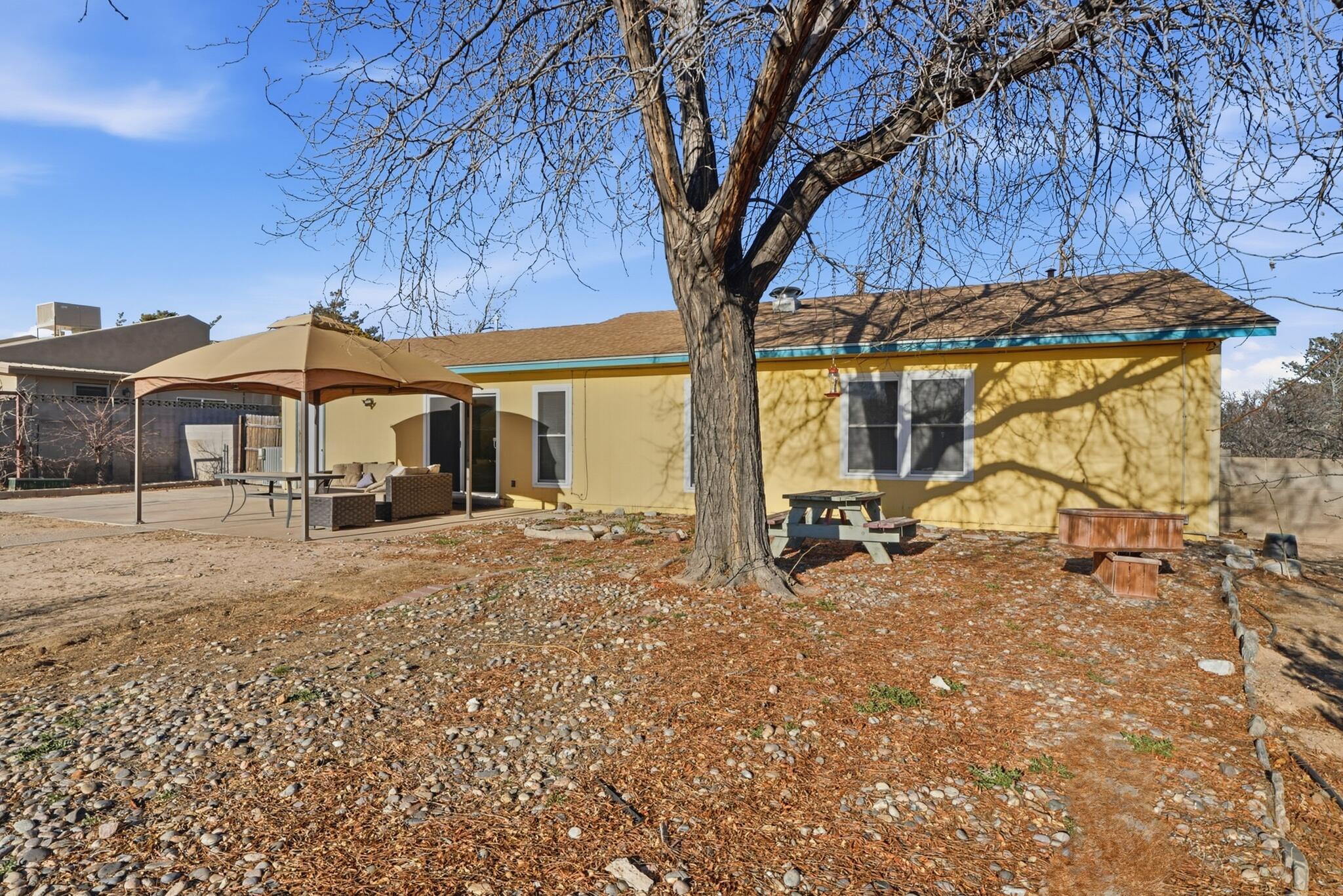 592 Stagecoach Road SE