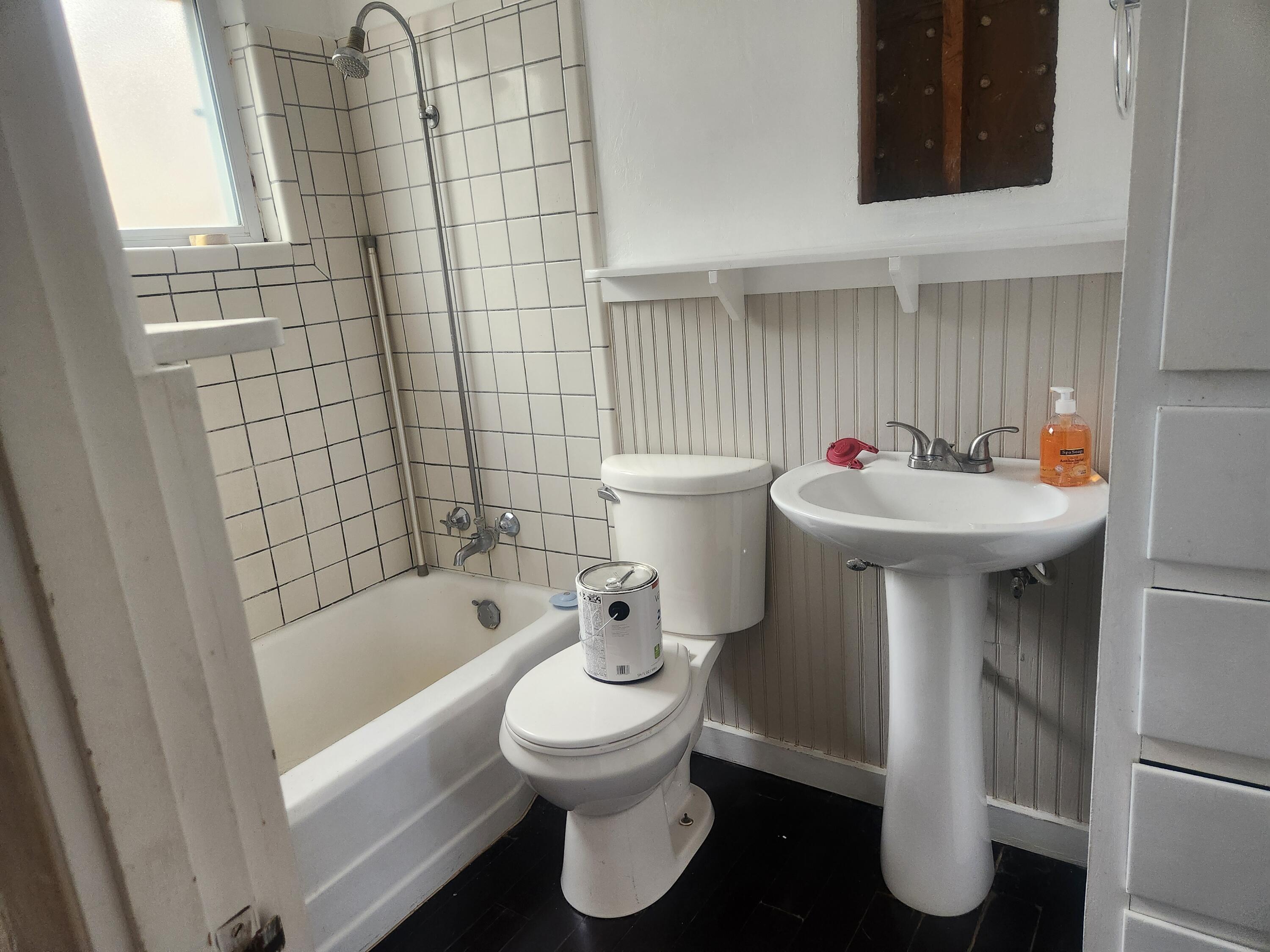 1217 Girard Boulevard NE