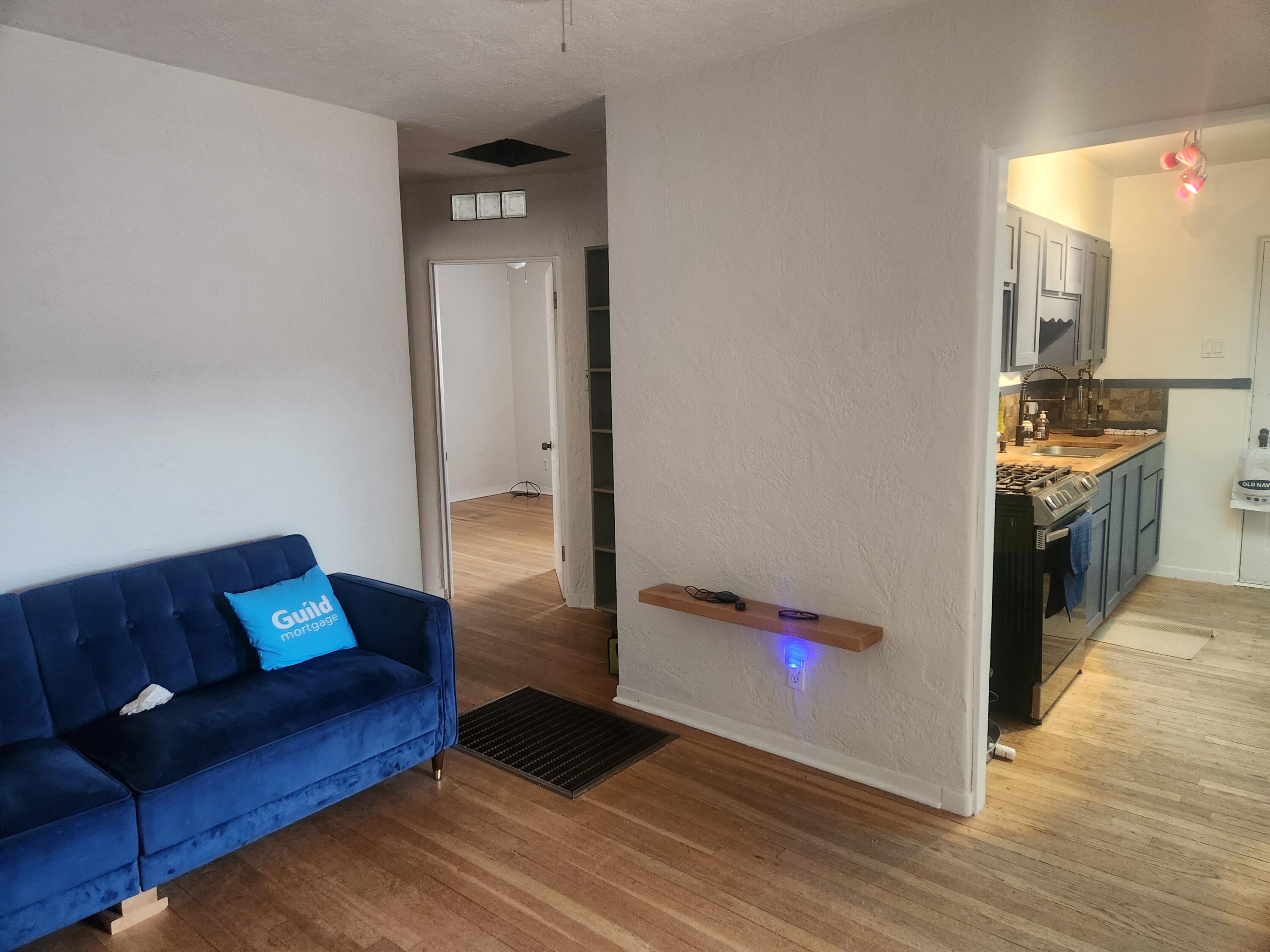 1217 Girard Boulevard NE