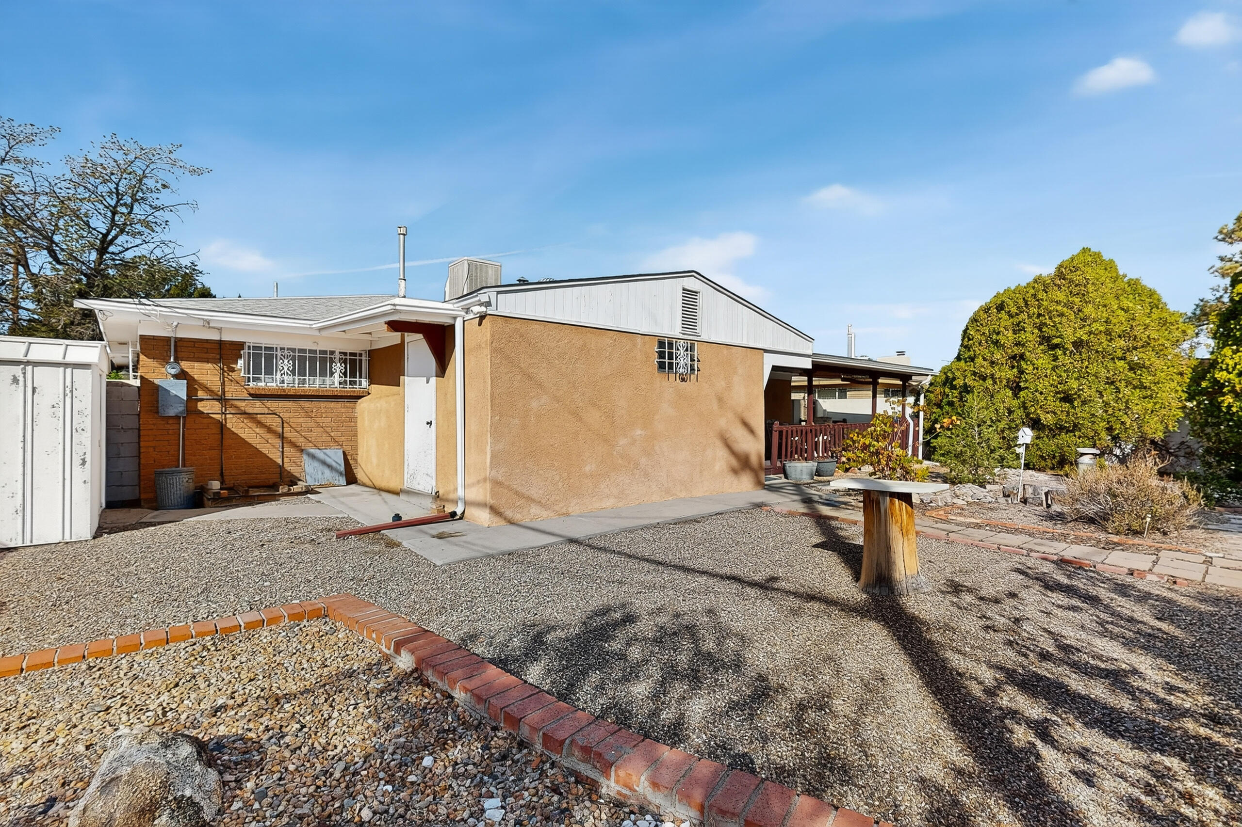 700 Manzano Street NE