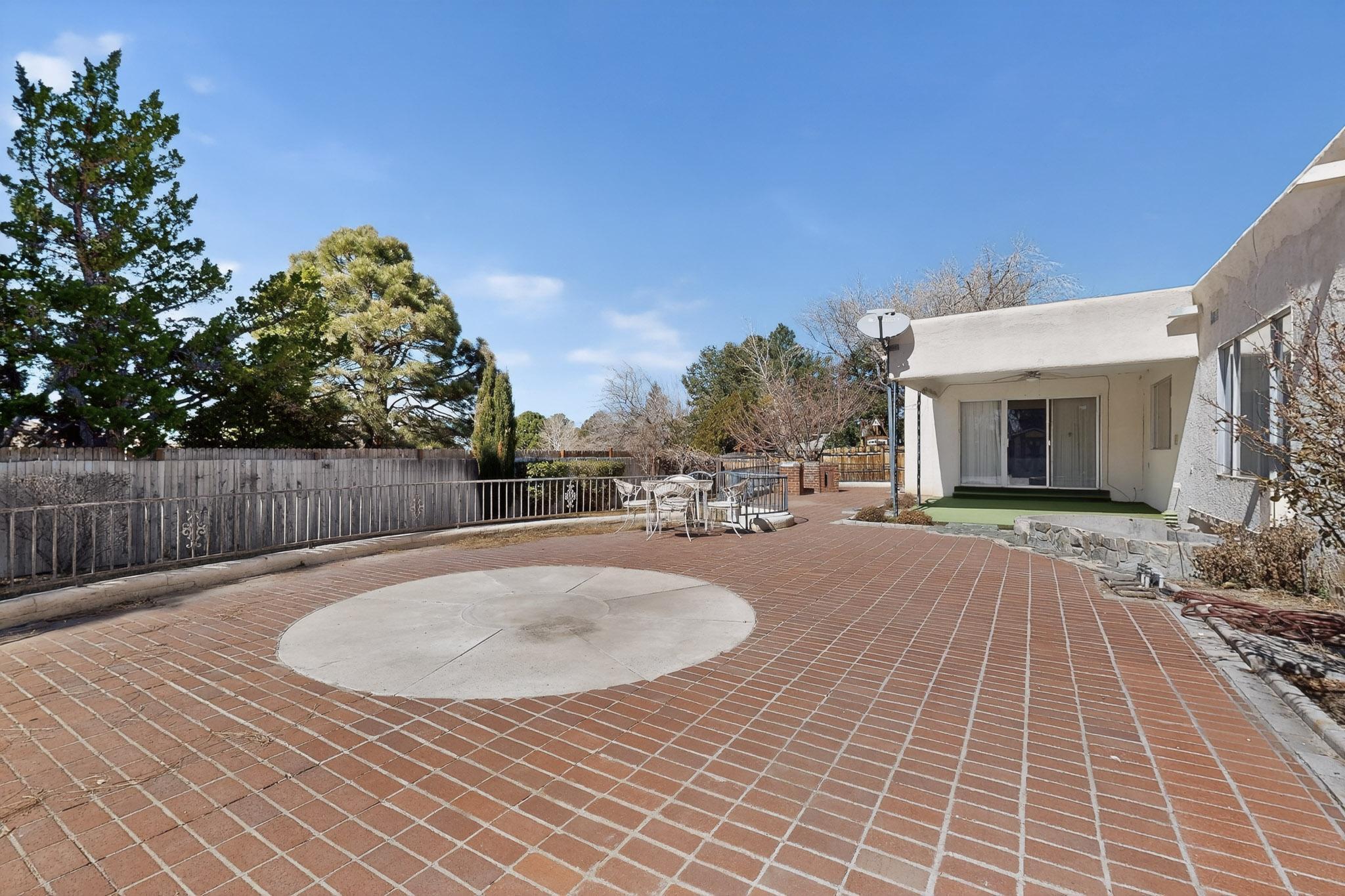 1037 Santa Ana Avenue SE