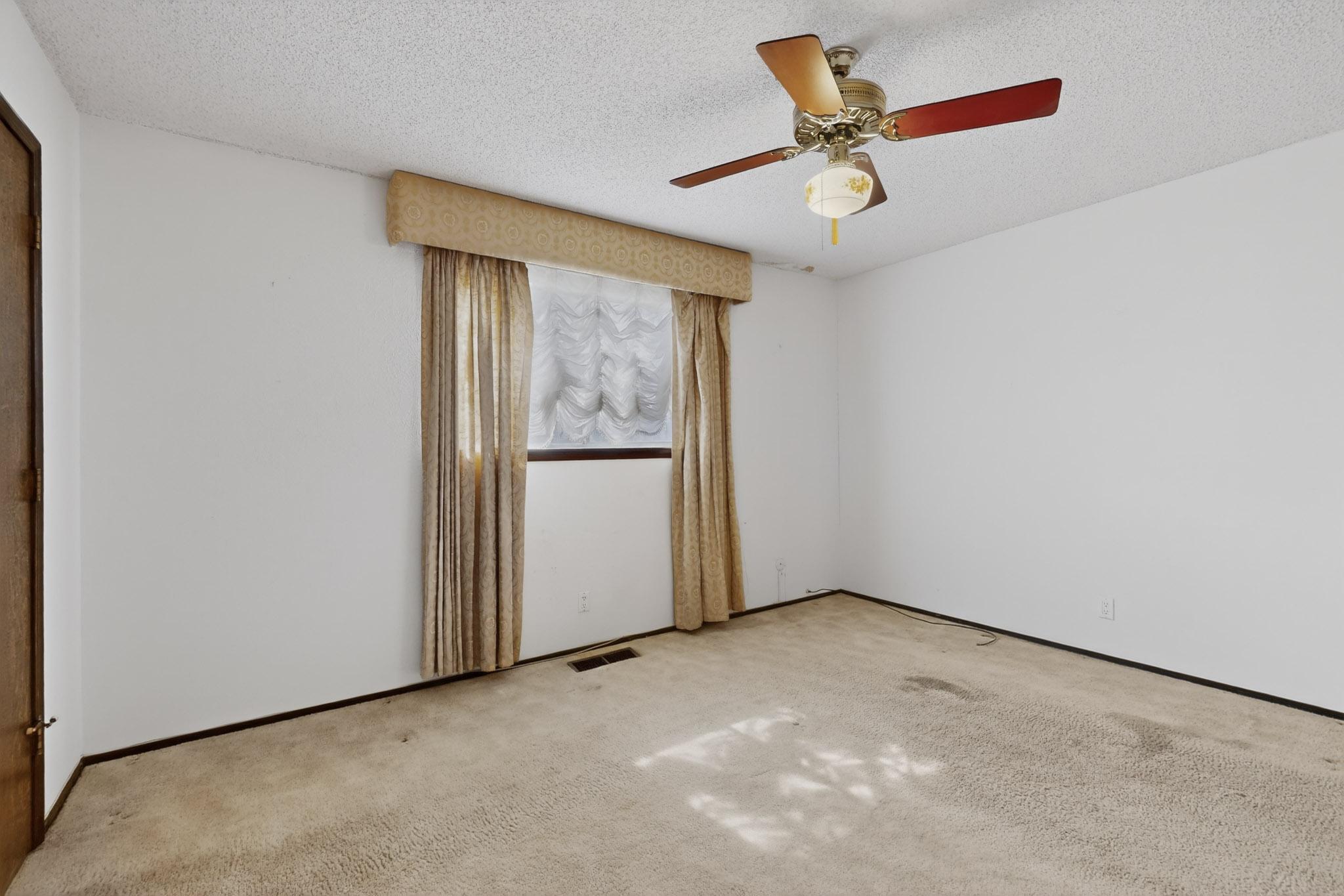 1037 Santa Ana Avenue SE