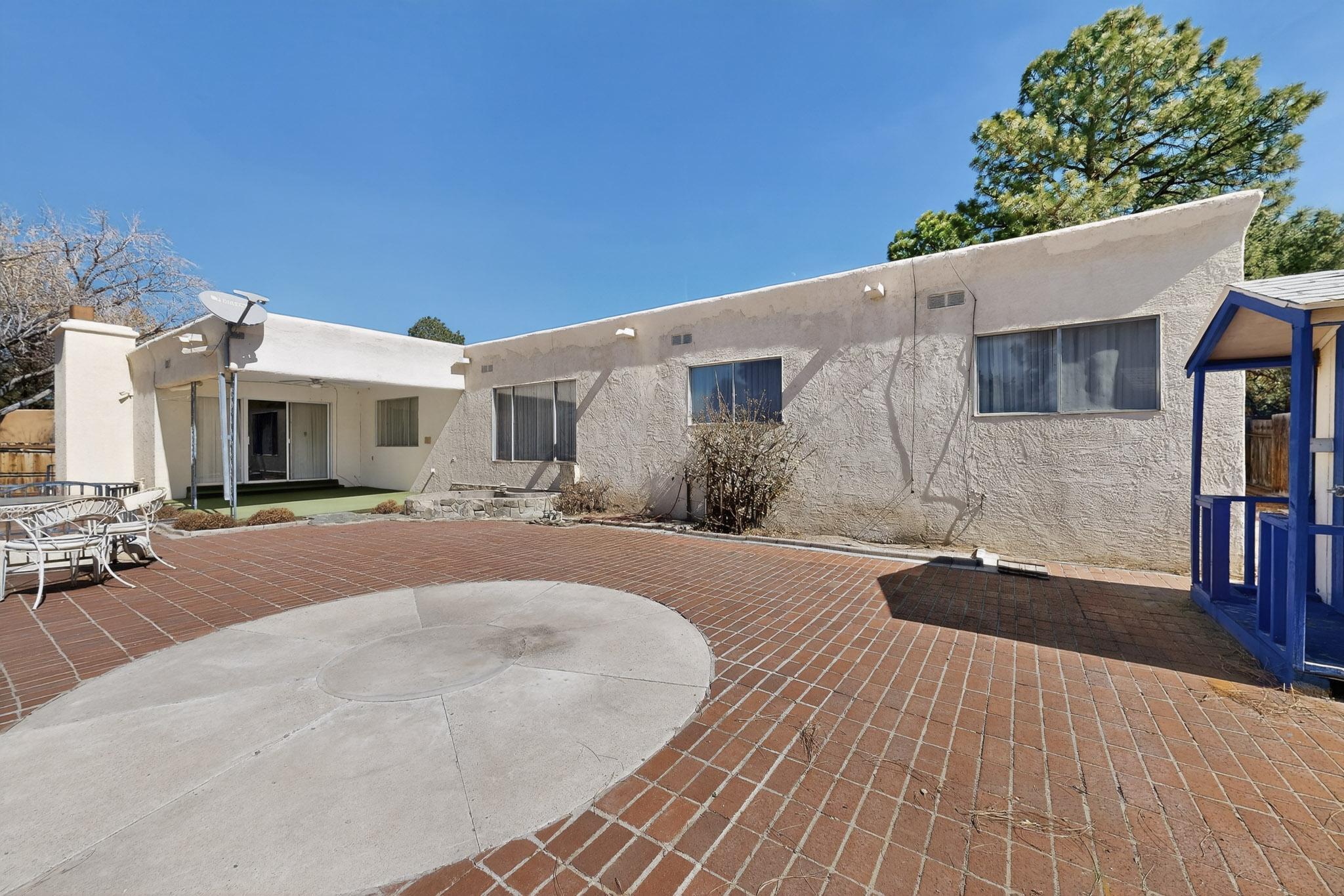 1037 Santa Ana Avenue SE