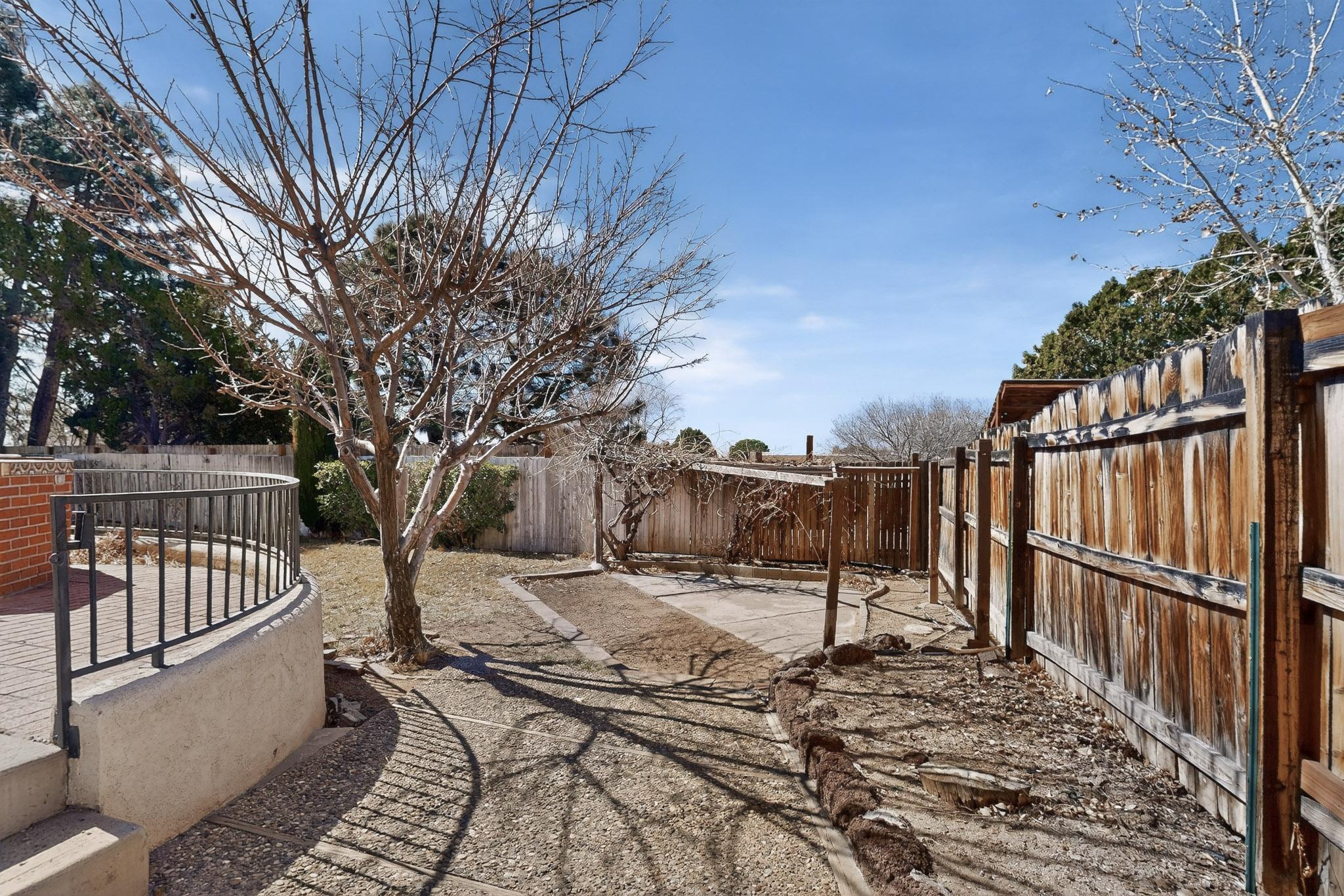 1037 Santa Ana Avenue SE