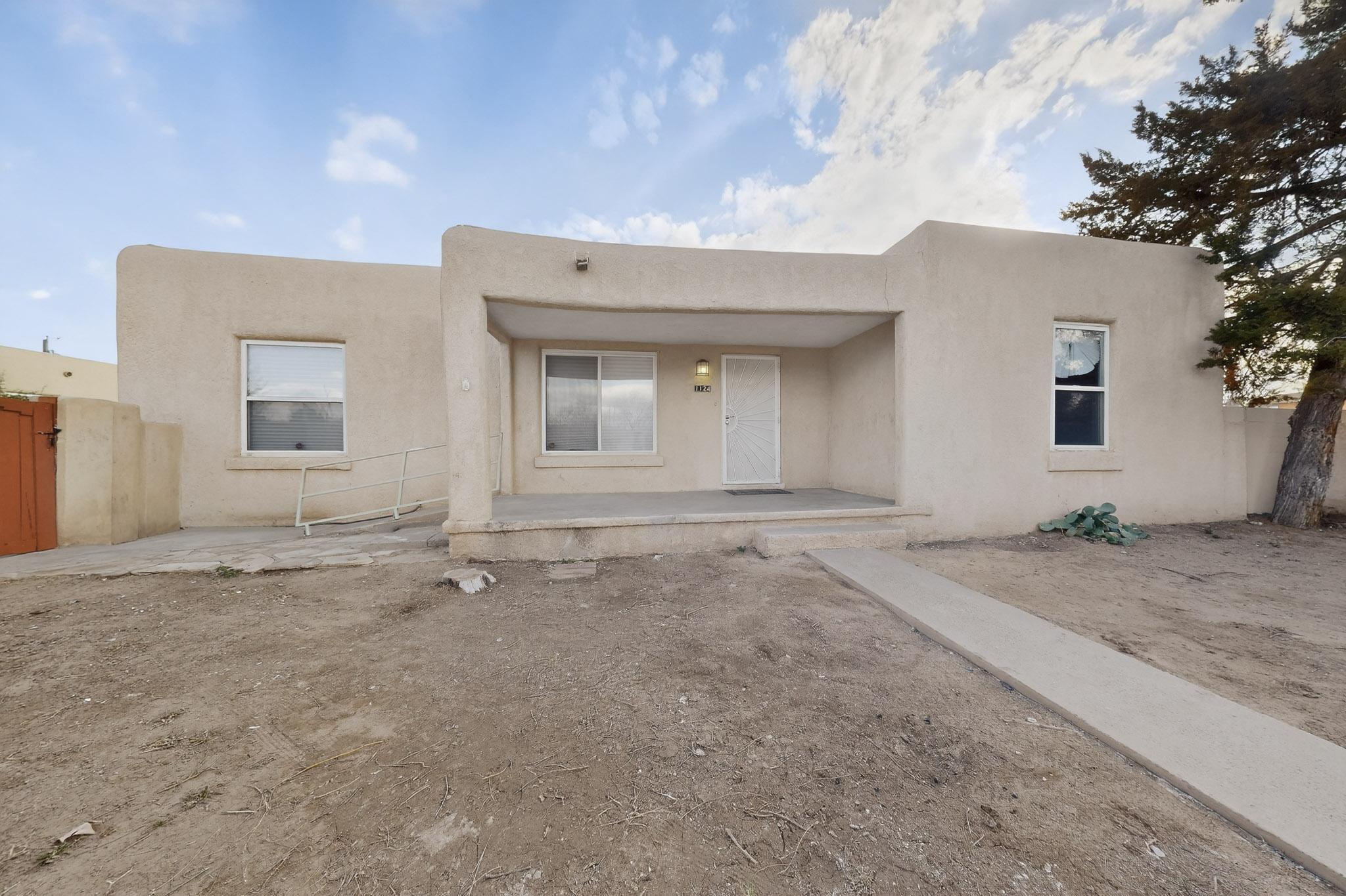 1124 La Poblana Road NW