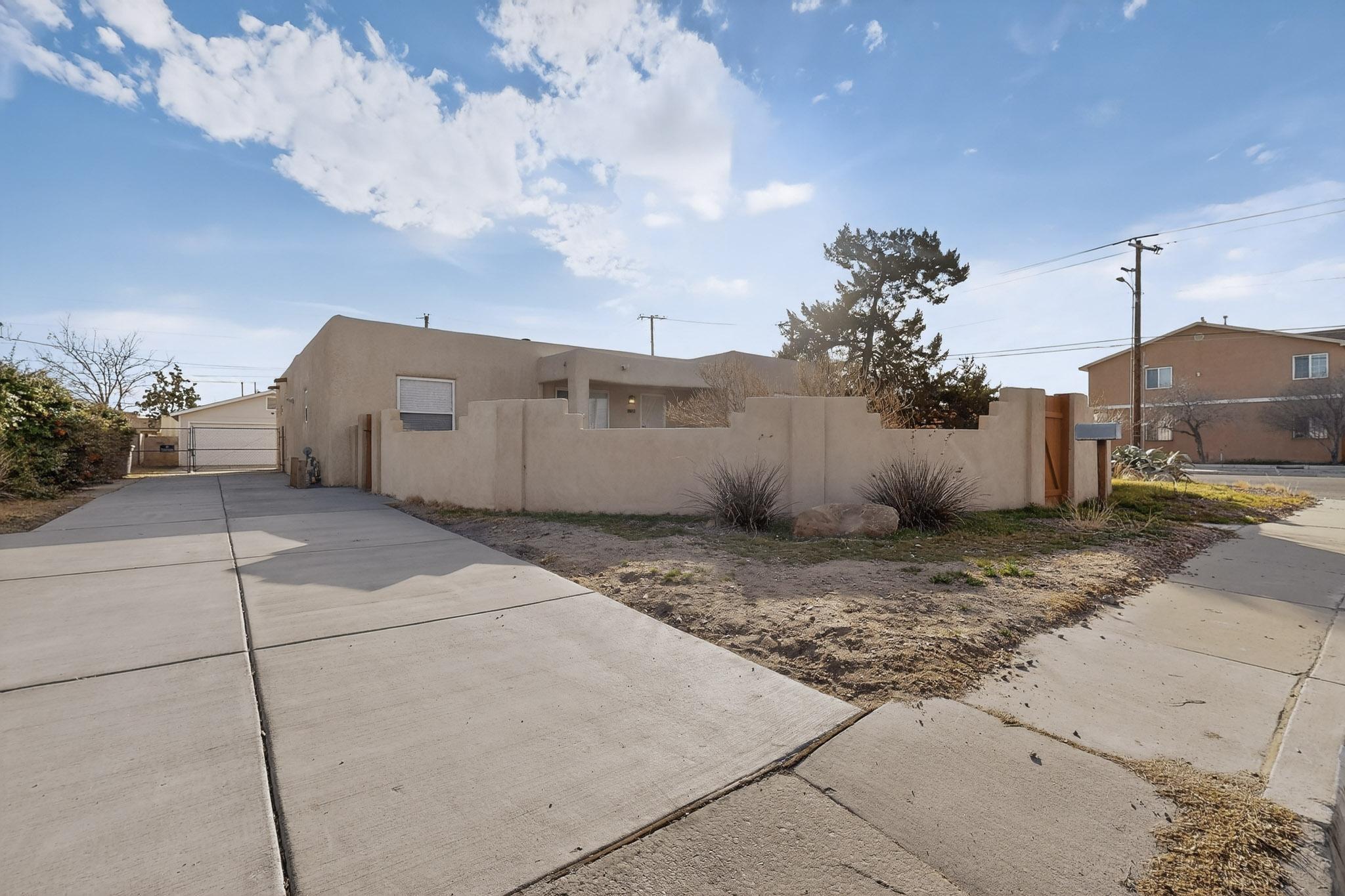 1124 La Poblana Road NW