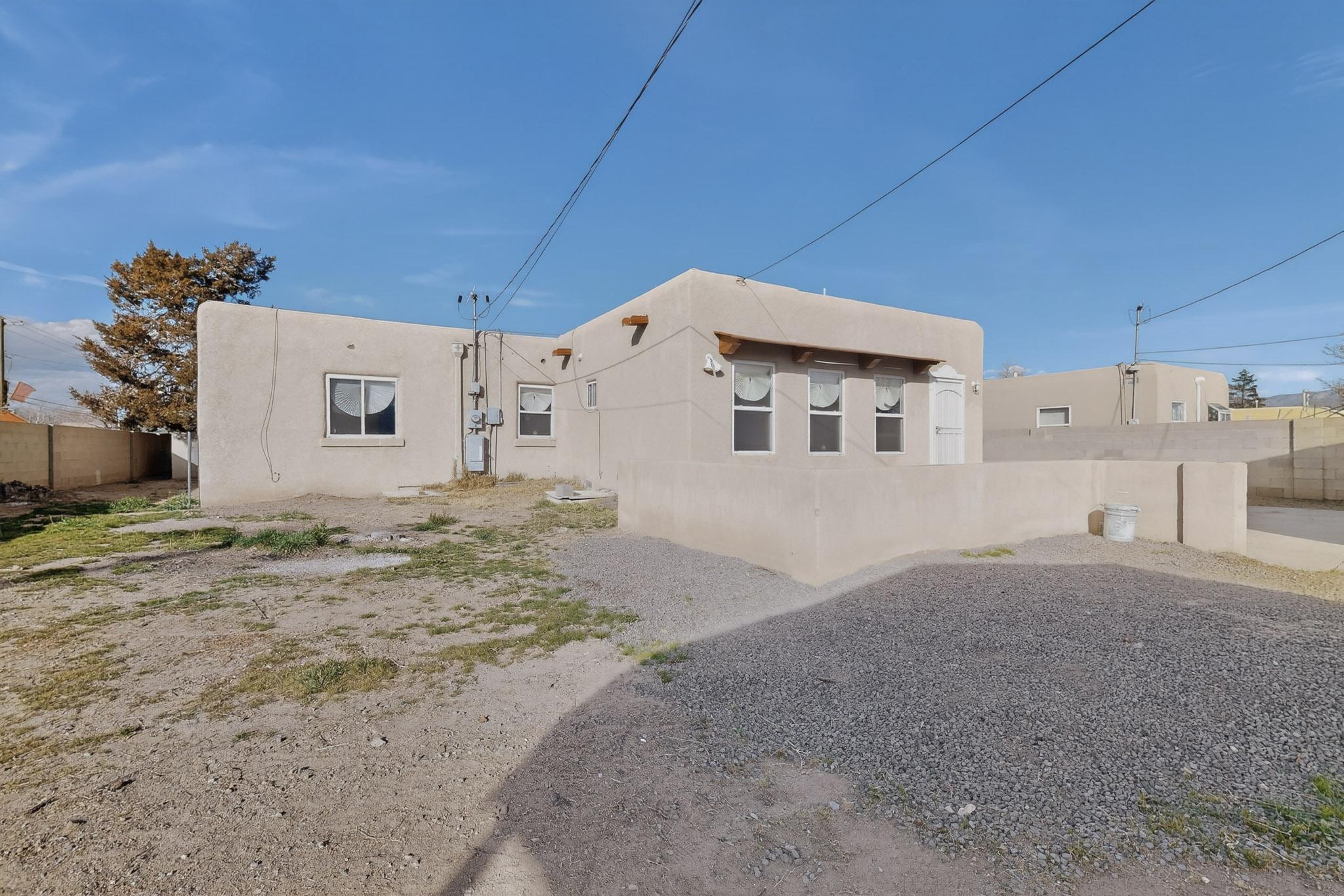 1124 La Poblana Road NW