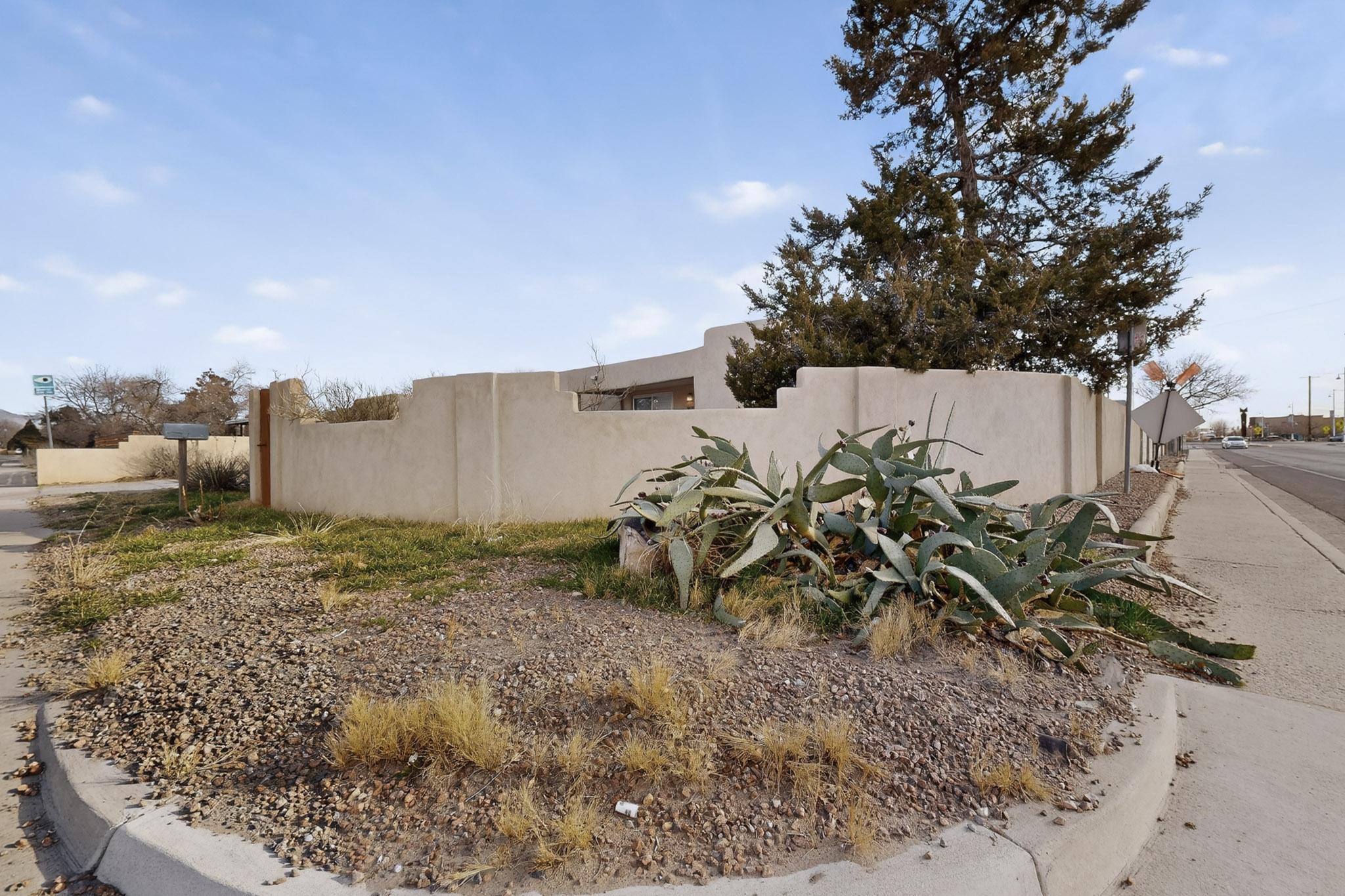 1124 La Poblana Road NW