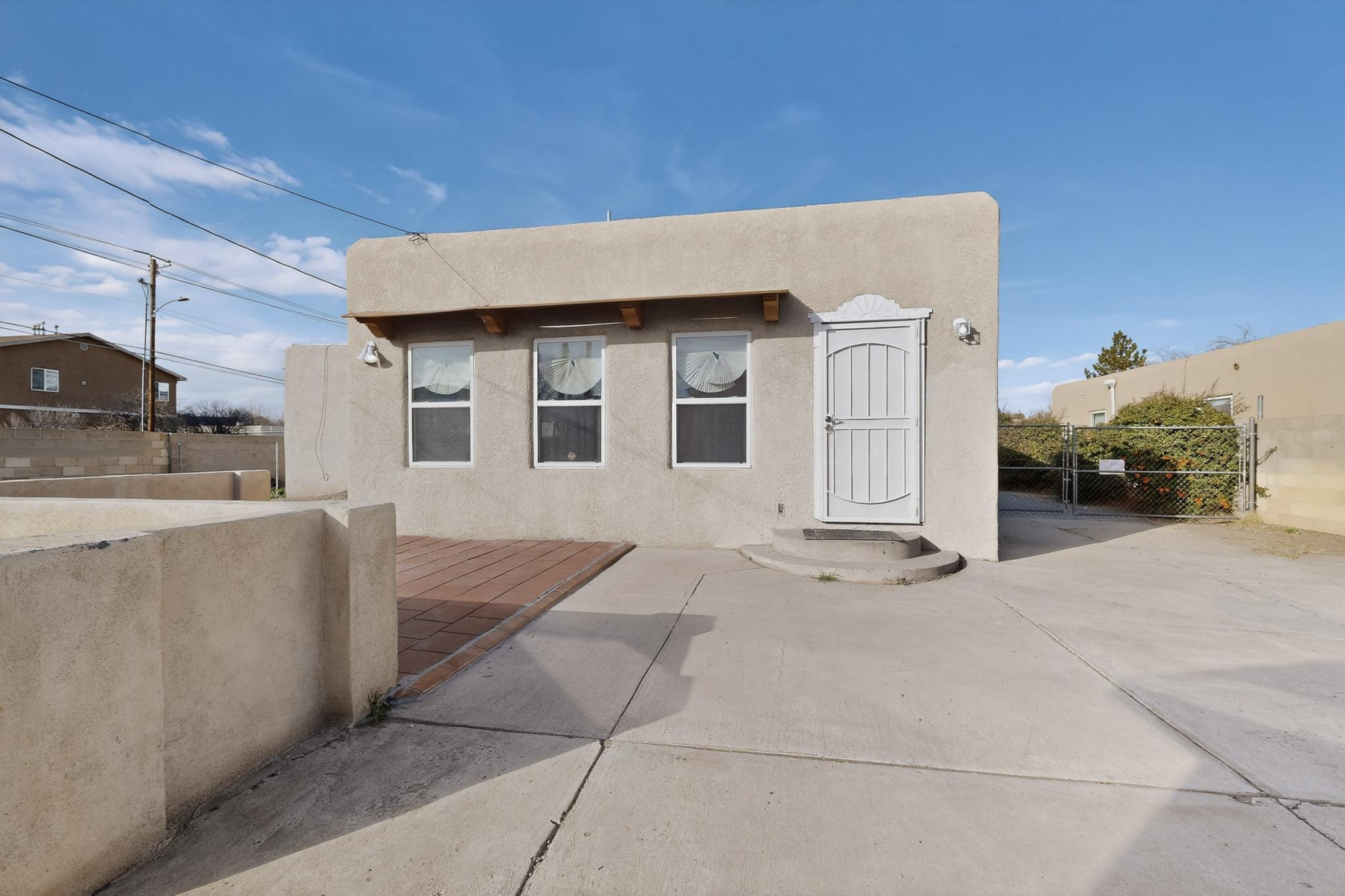 1124 La Poblana Road NW
