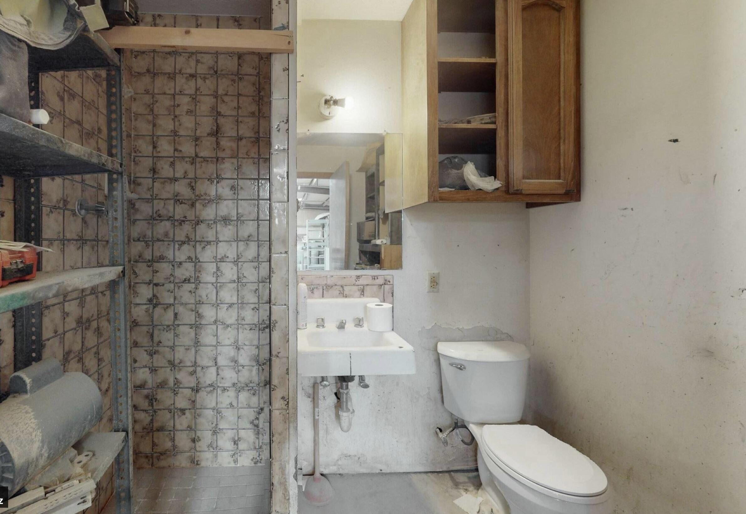 921 Romadora Lane SW