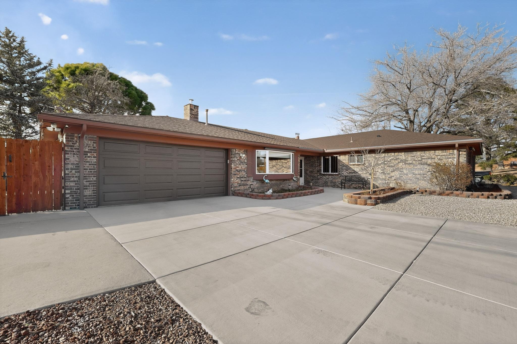 1525 Marron Circle NE