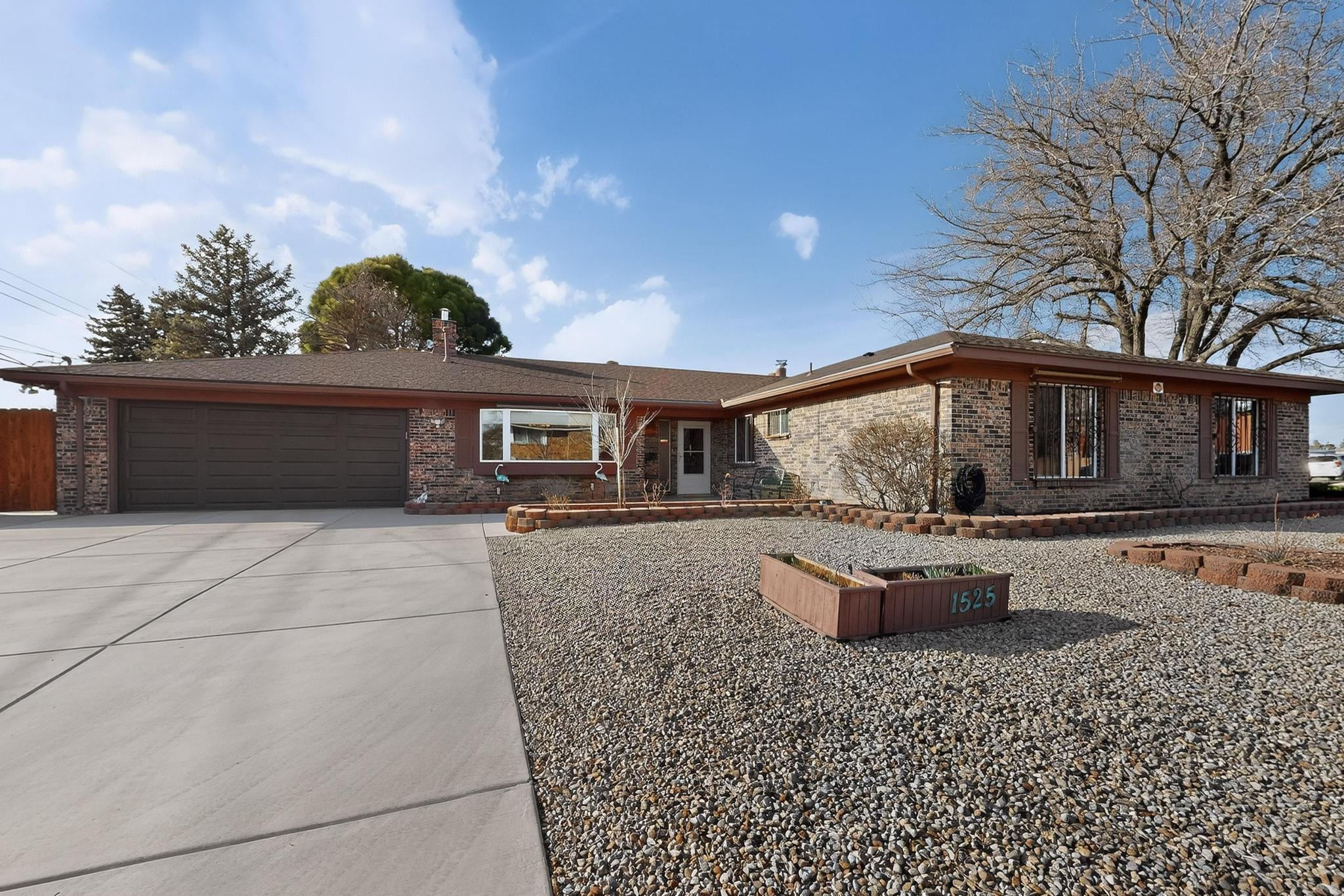 1525 Marron Circle NE