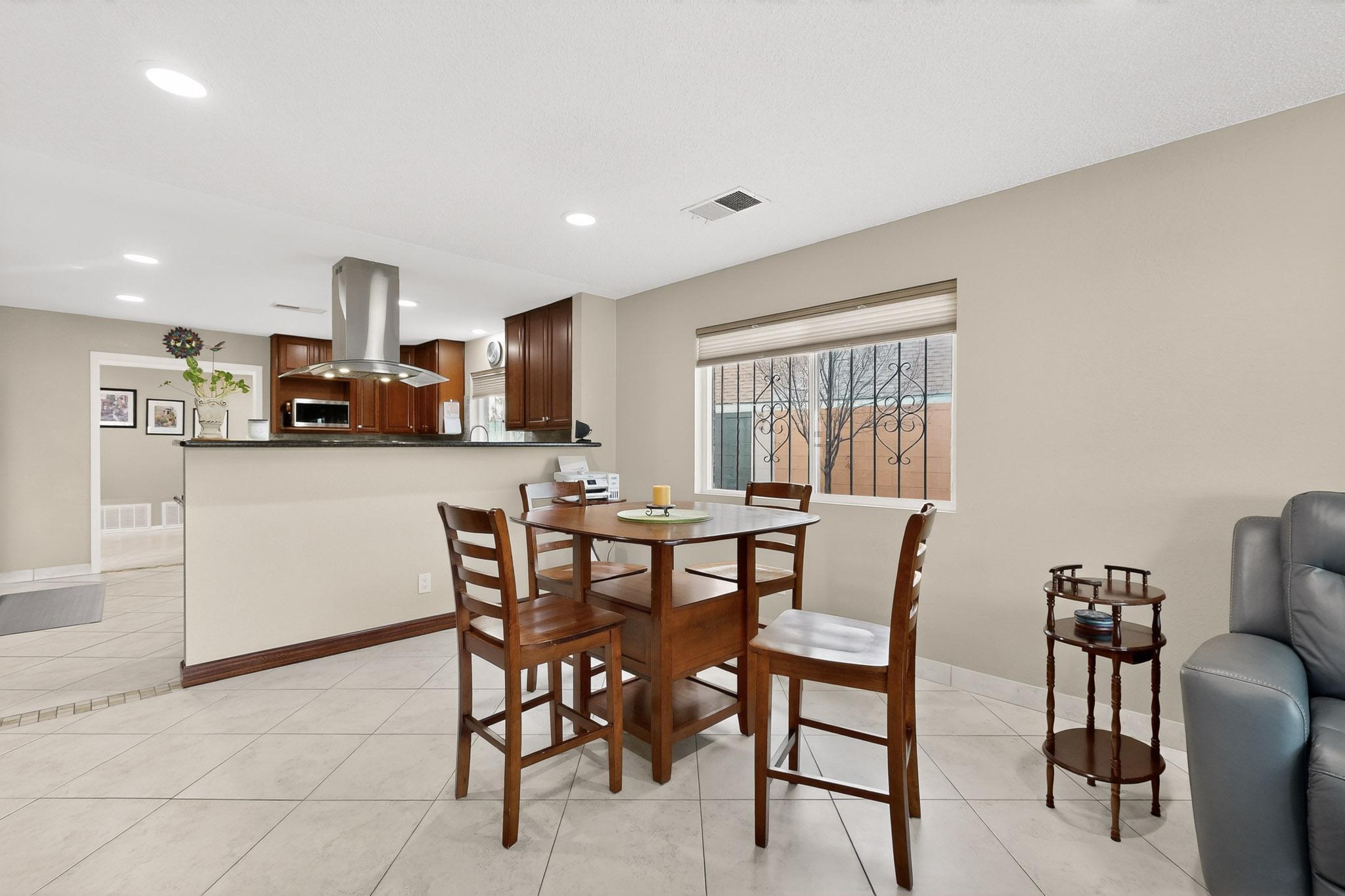 1525 Marron Circle NE