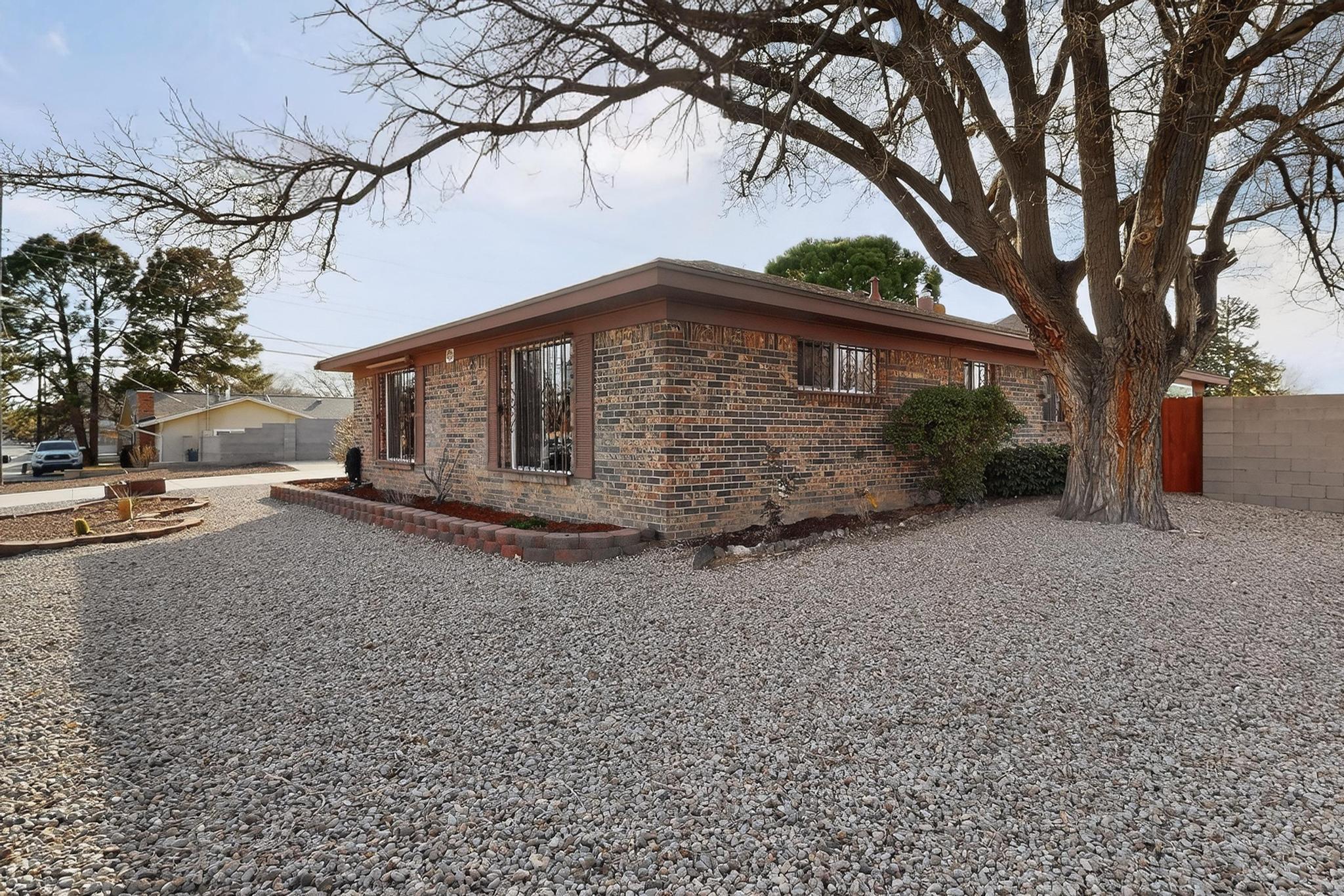 1525 Marron Circle NE