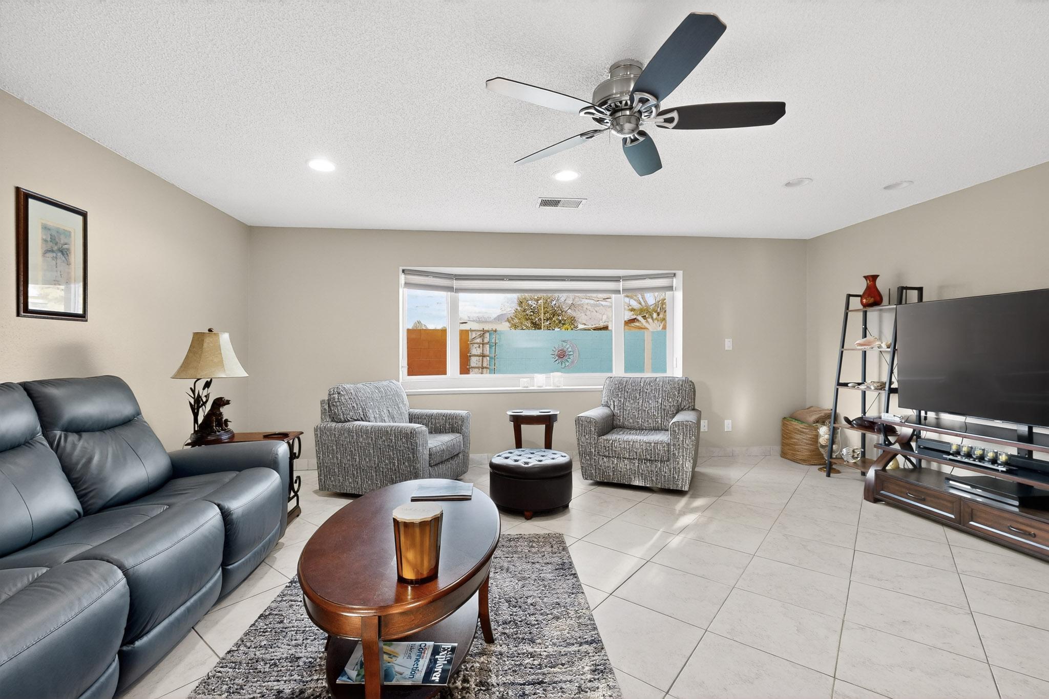 1525 Marron Circle NE